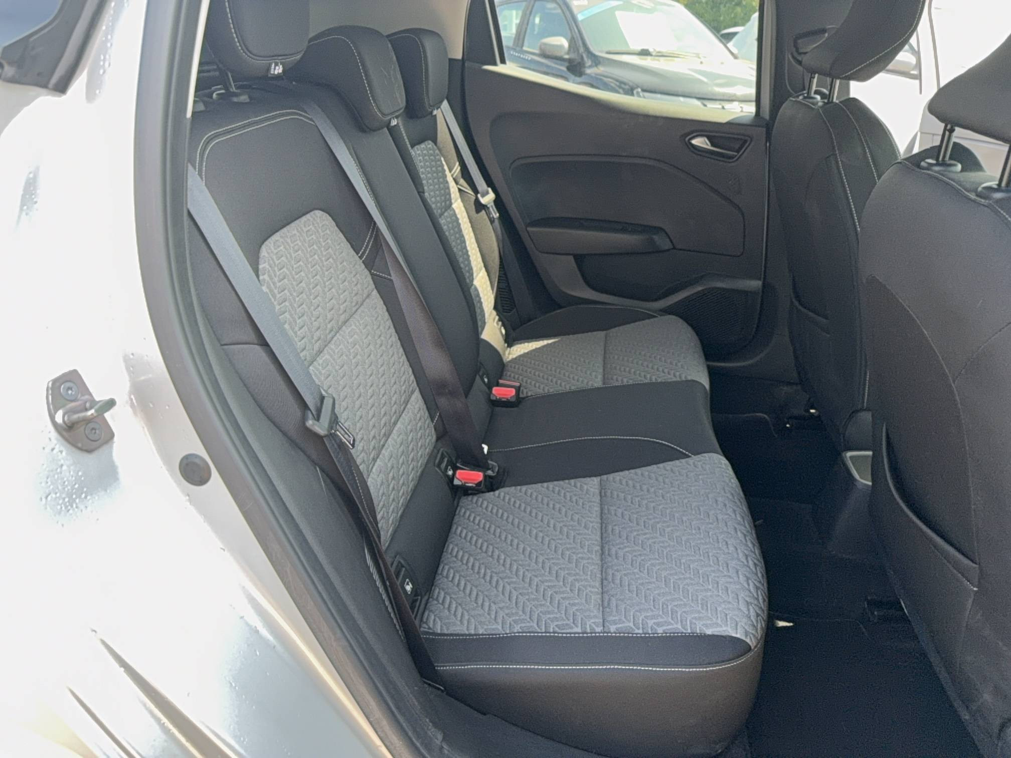 Vente en ligne Renault Clio 5 Clio E-Tech full hybrid 145 au prix de 15 990 €