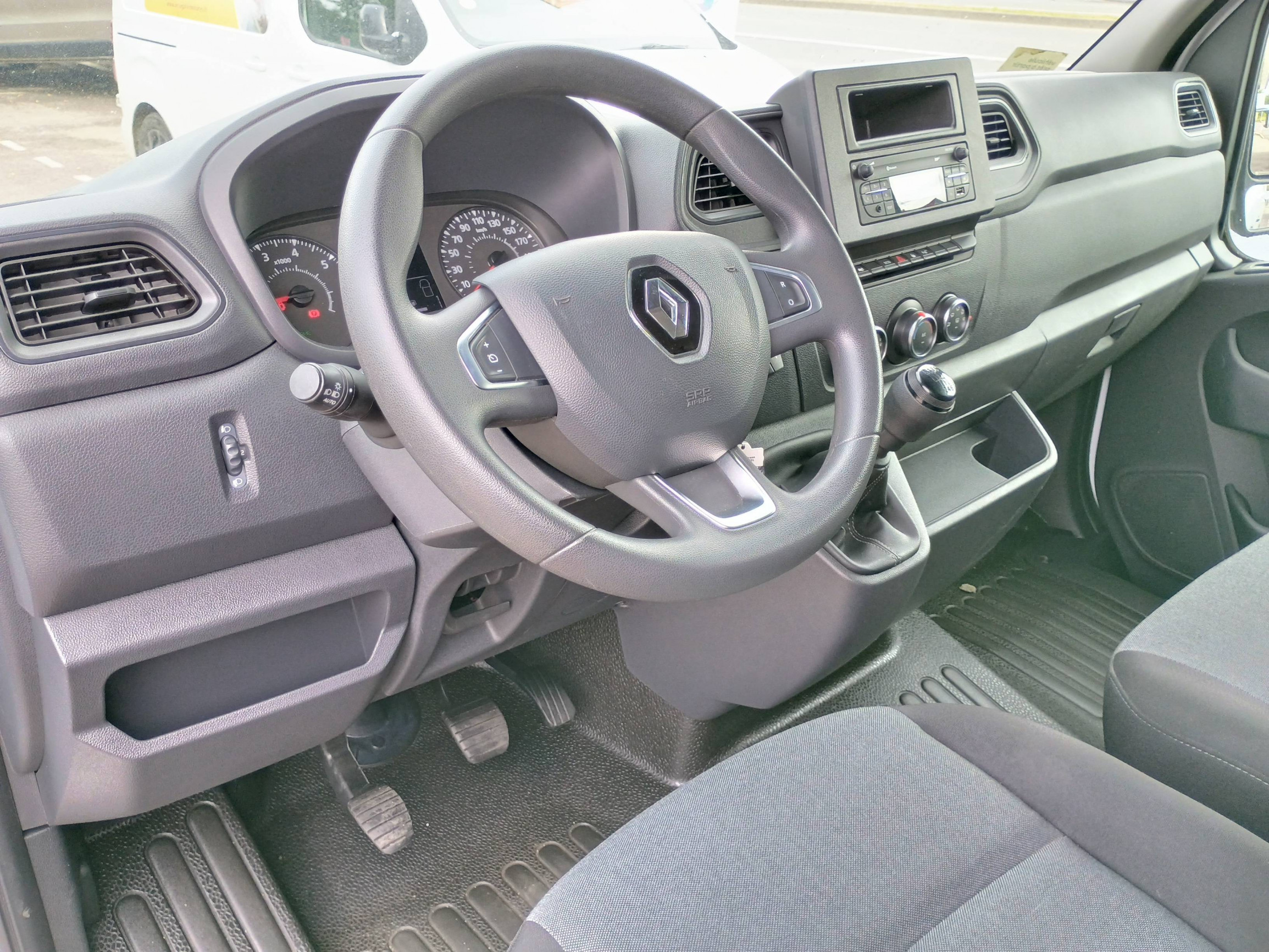 Vente en ligne Renault Master Fourgon MASTER FGN TRAC F3500 L2H2 BLUE DCI 135 au prix de 25 990 €