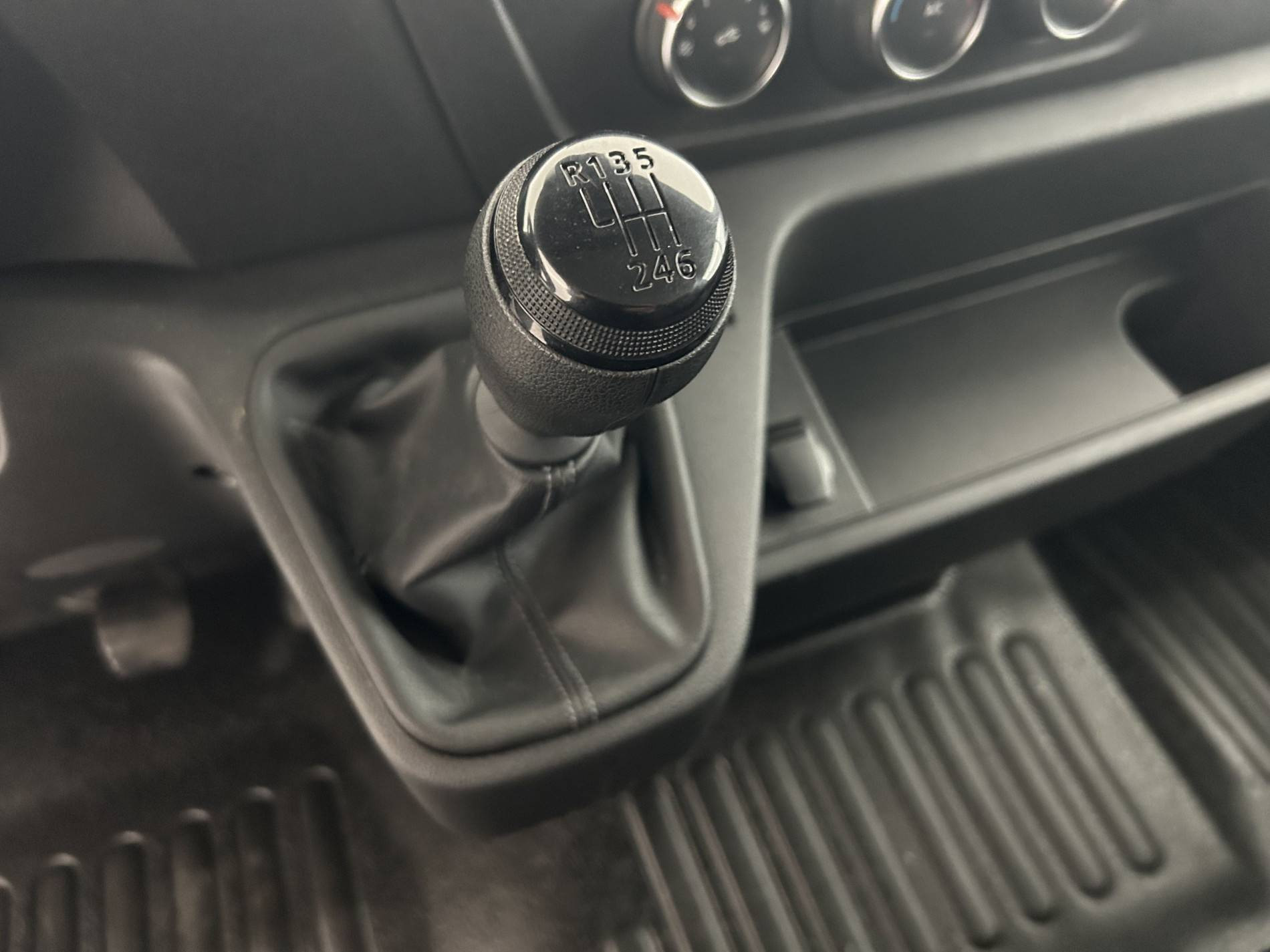Vente en ligne Renault Master Fourgon MASTER FGN TRAC F3500 L2H2 BLUE DCI 135 au prix de 22 990 €