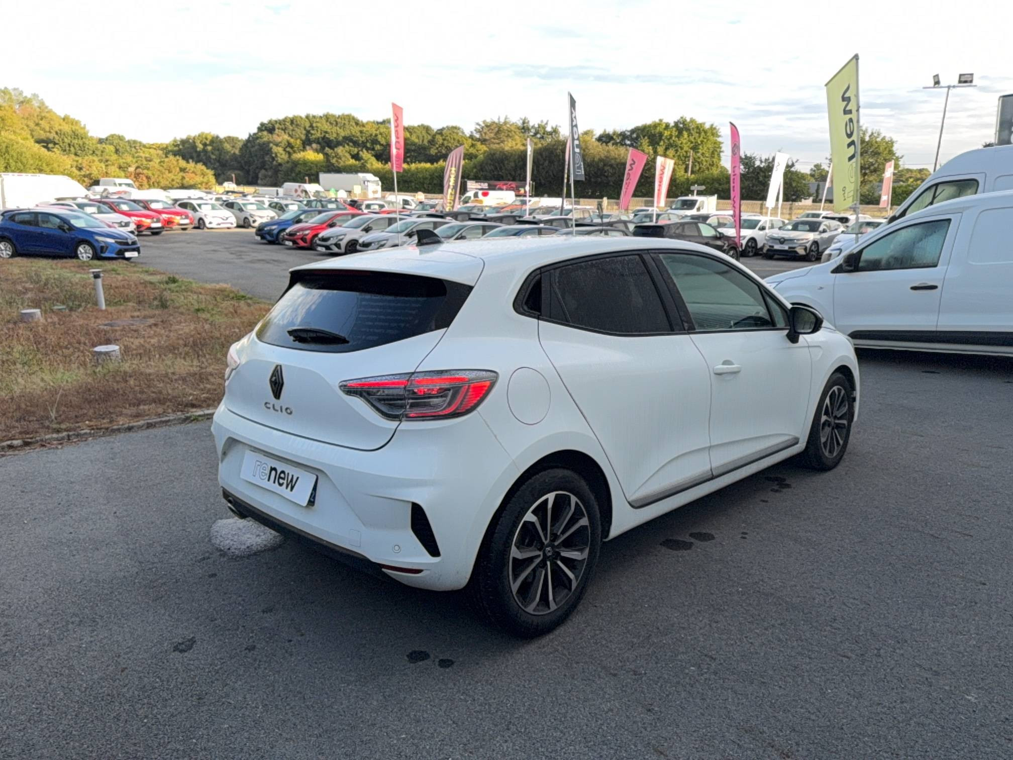 Vente en ligne Renault Clio 5 Clio TCe 90 au prix de 15 990 €