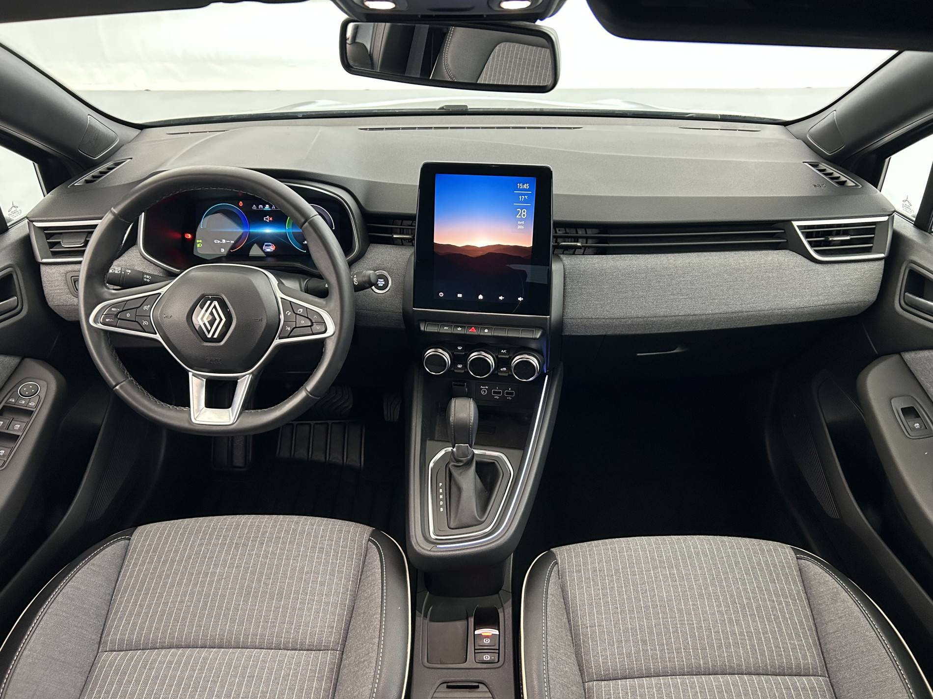 Vente en ligne Renault Clio 5 Clio E-Tech full hybrid 145 au prix de 18 390 €