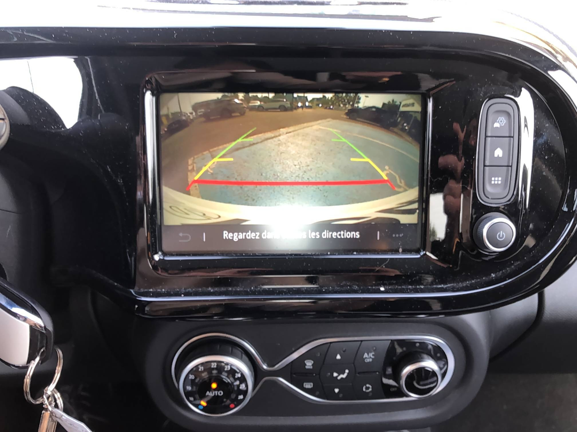 Vente en ligne Renault Twingo Electrique Twingo III E-Tech au prix de 15 990 €