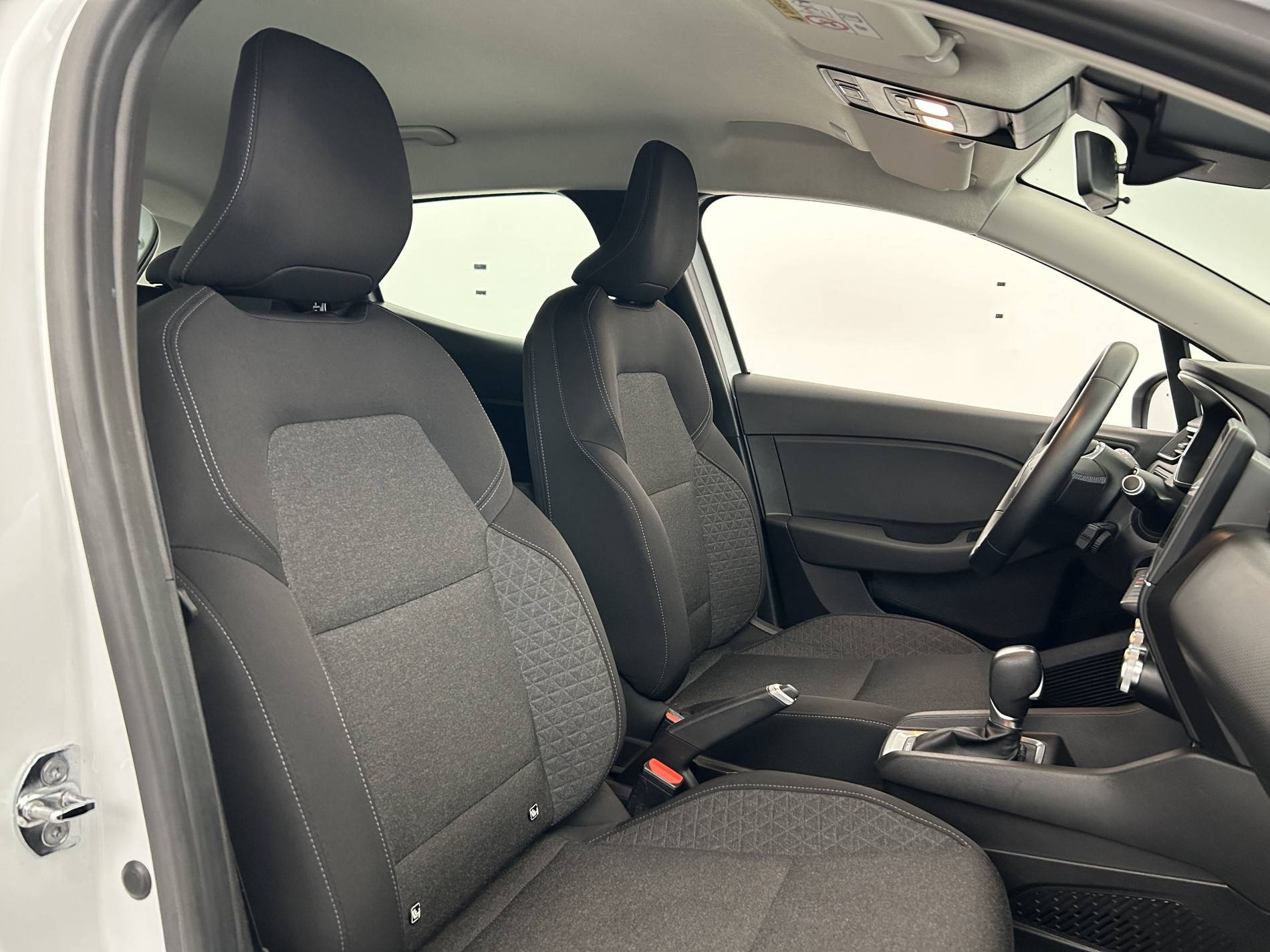 Vente en ligne Renault Clio 5 Clio E-Tech 140 au prix de 13 990 €