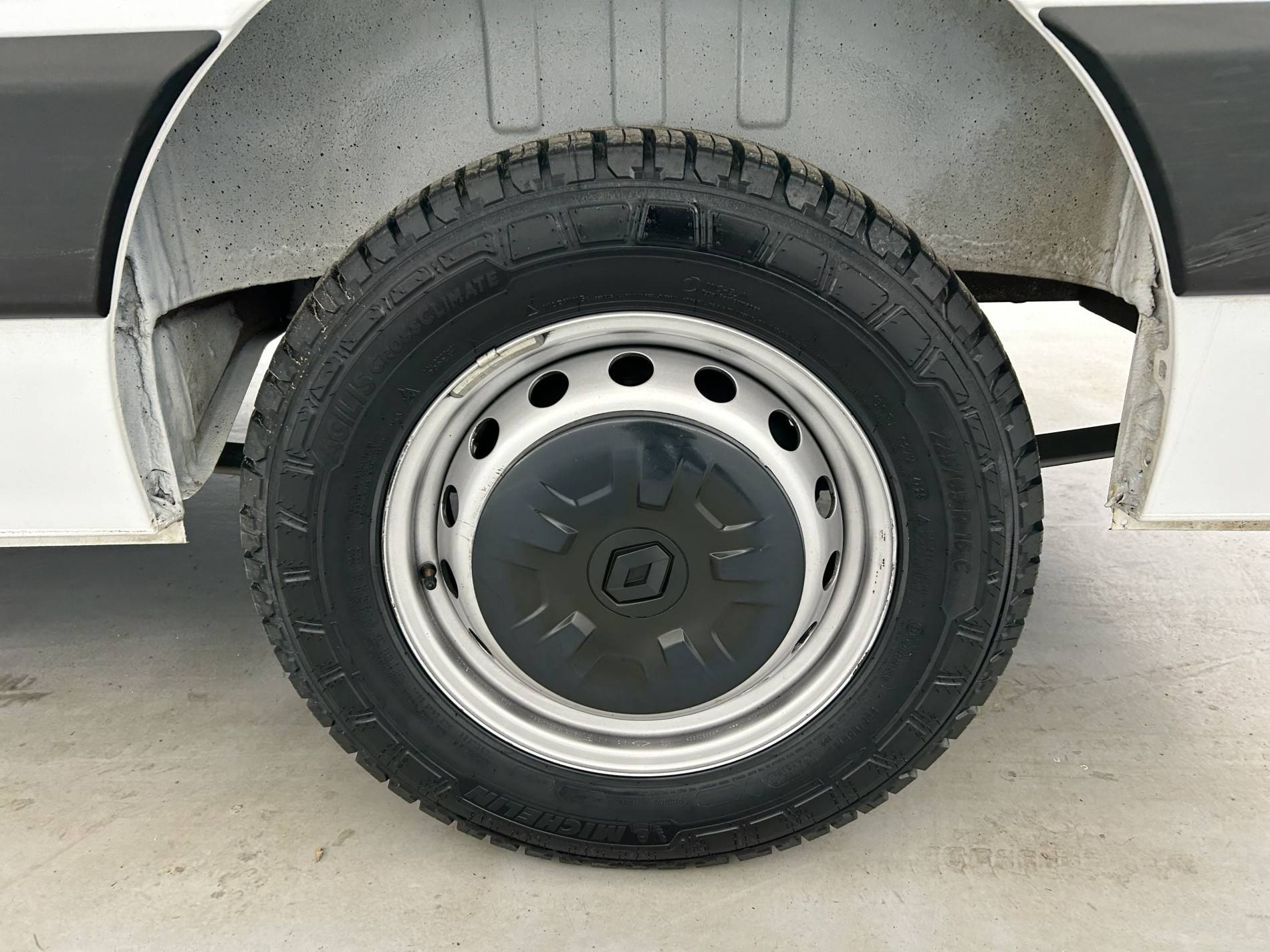 Vente en ligne Renault Master Fourgon MASTER FGN TRAC F3500 L2H2 BLUE DCI 135 au prix de 24 590 €