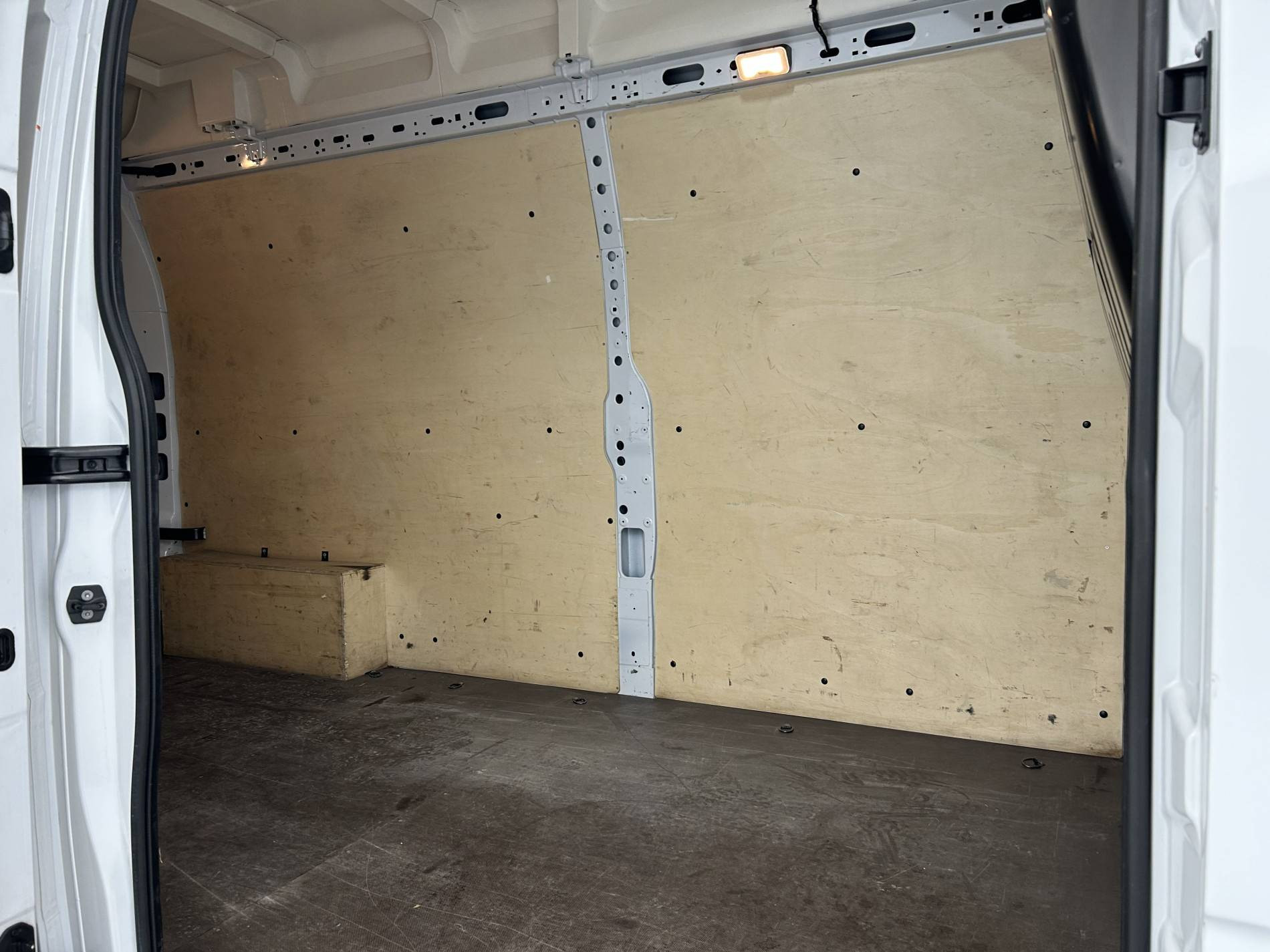 Vente en ligne Renault Master Fourgon MASTER FGN TRAC F3500 L3H3 BLUE DCI 135 au prix de 28 990 €
