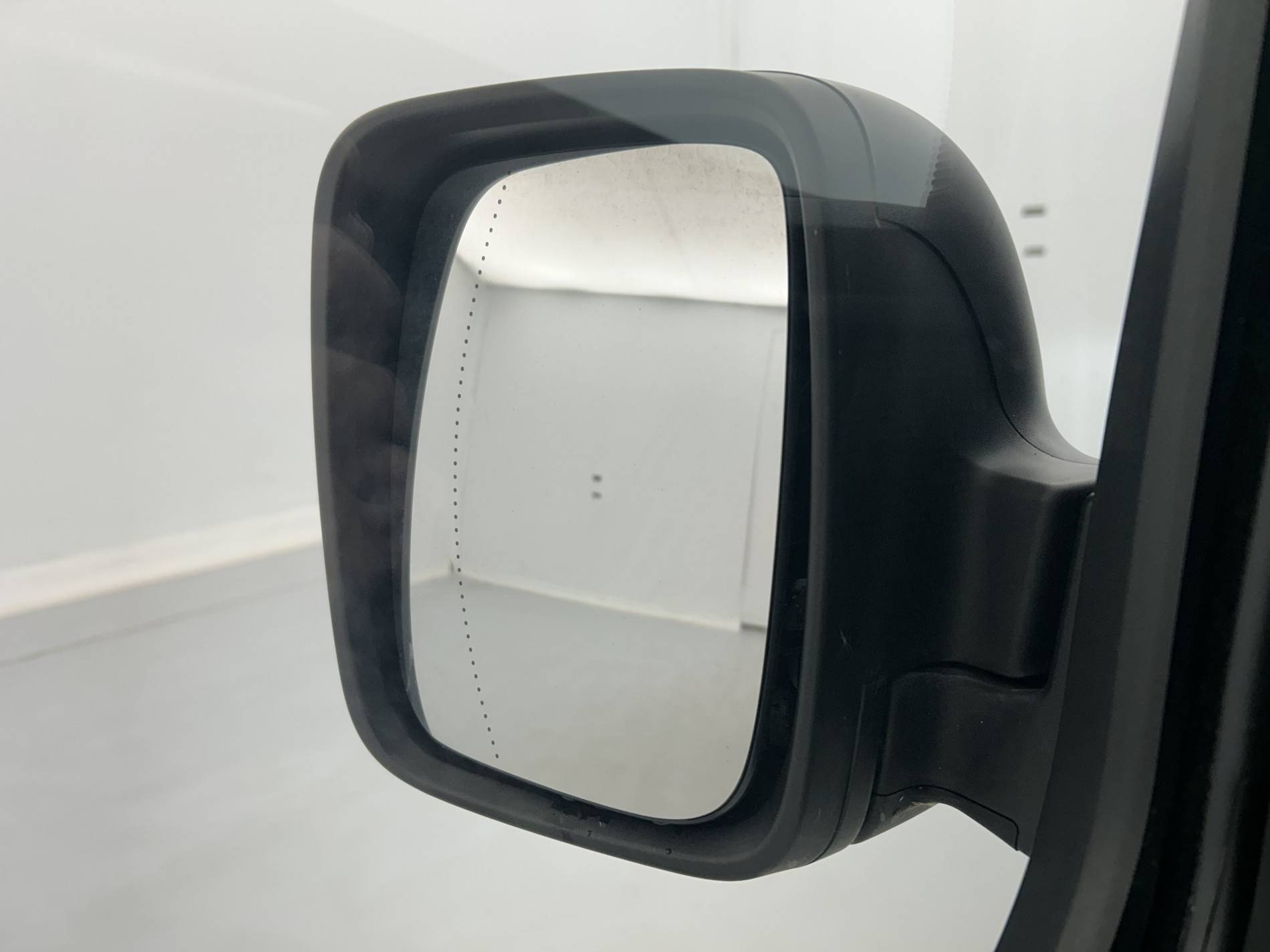 Vente en ligne Renault Trafic 3 Fourgon TRAFIC FGN L2H1 3000 KG BLUE DCI 130 au prix de 23 490 €