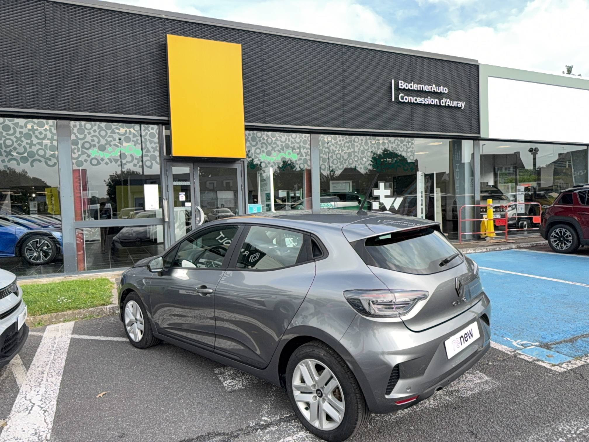 Vente en ligne Renault Clio 5 Clio TCe 90 au prix de 15 990 €