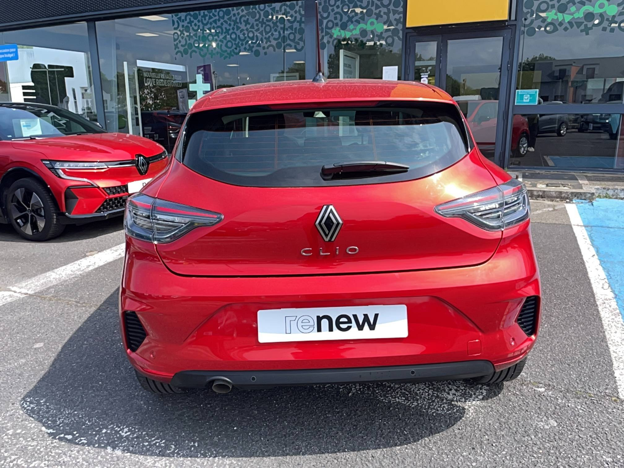 Vente en ligne Renault Clio 5 Clio TCe 90 au prix de 15 990 €