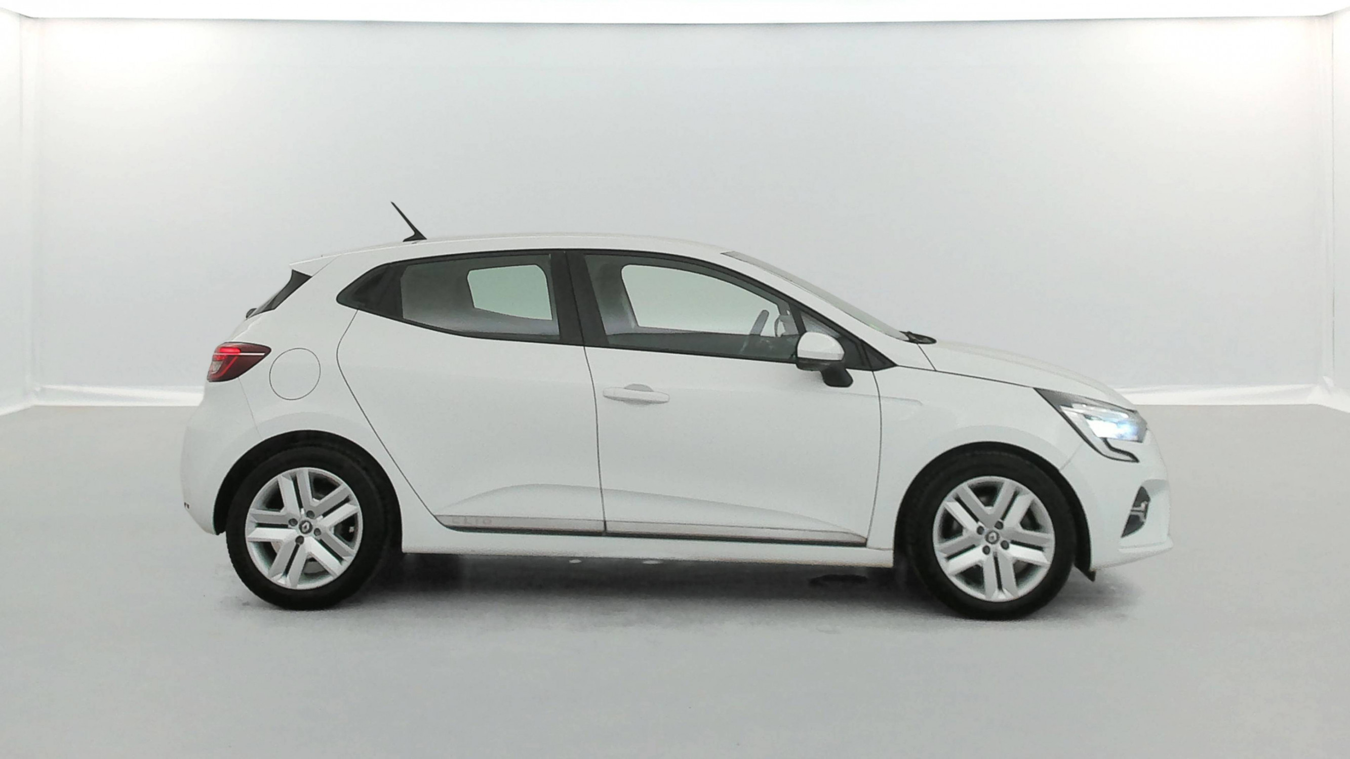 Vente en ligne Renault Clio 5 CLIO SOCIETE BLUE DCI 85 au prix de 11 790 €
