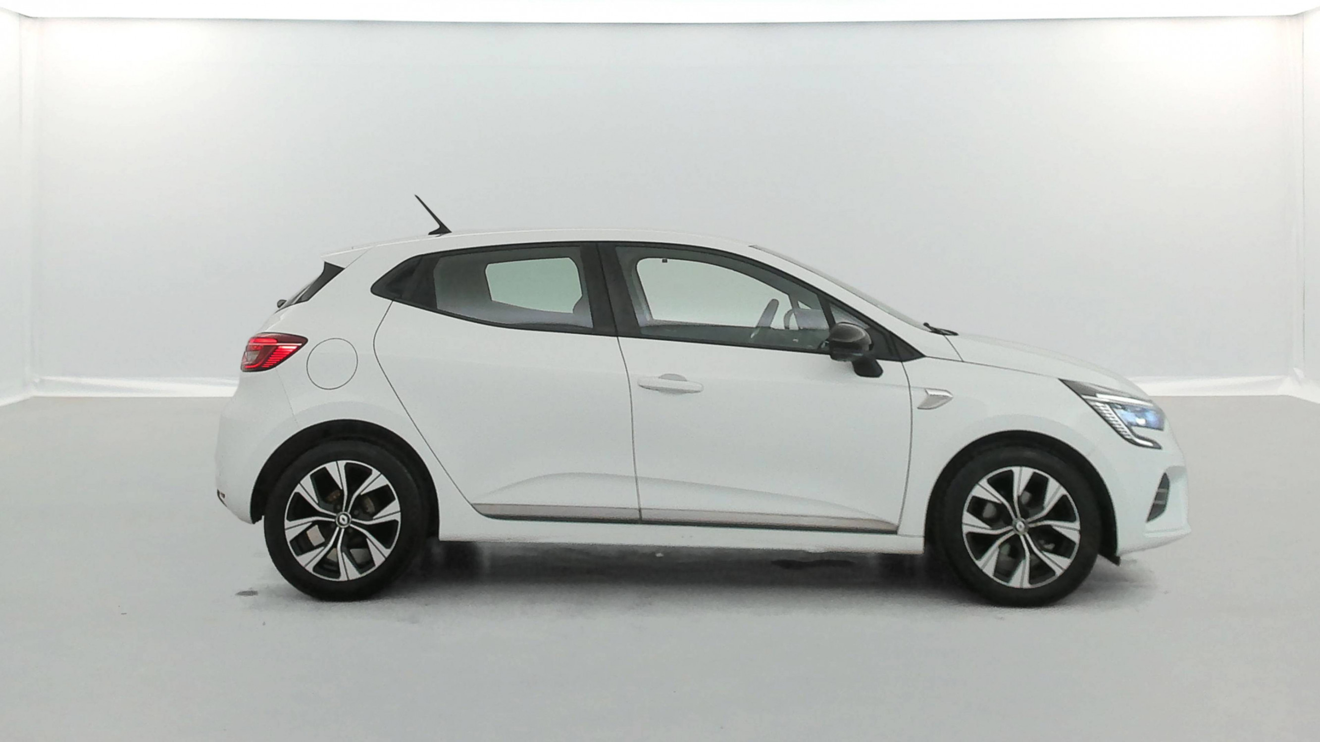 Vente en ligne Renault Clio 5 Clio TCe 90 - 21N au prix de 14 290 €