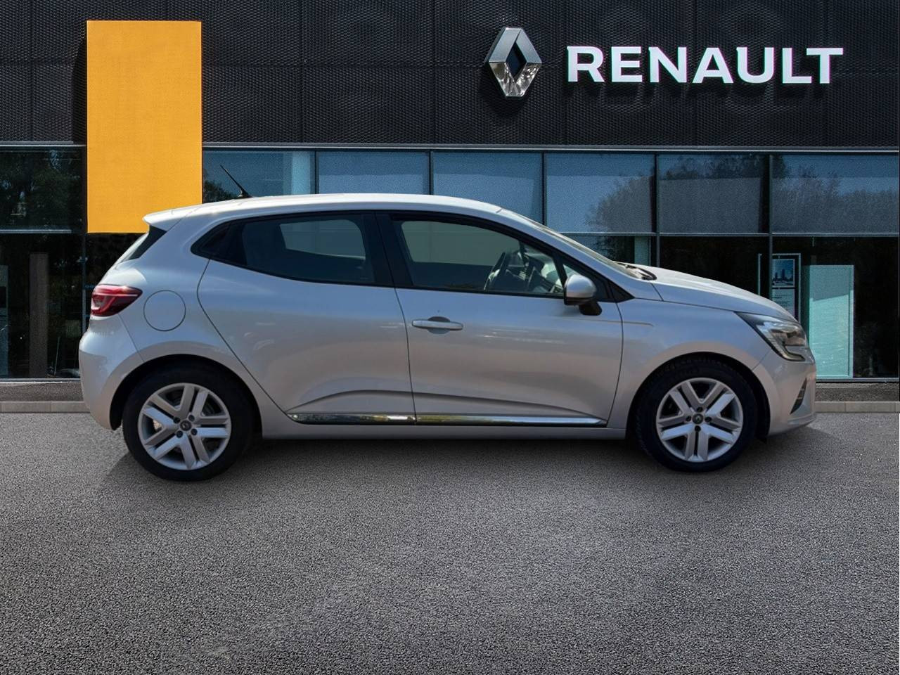 Vente en ligne Renault Clio 5 Clio E-Tech 140 - 21N au prix de 13 990 €
