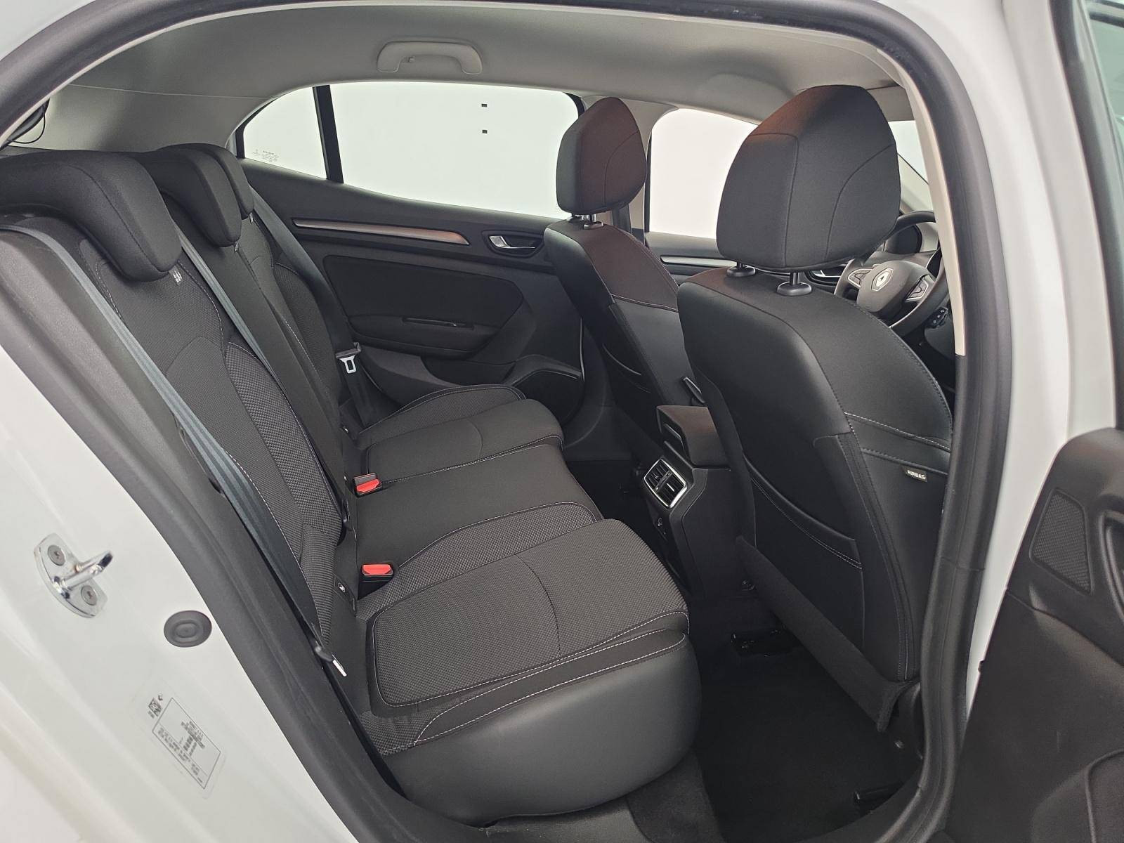 Vente en ligne Renault Megane 4  Blue dCi 115 au prix de 13 490 €
