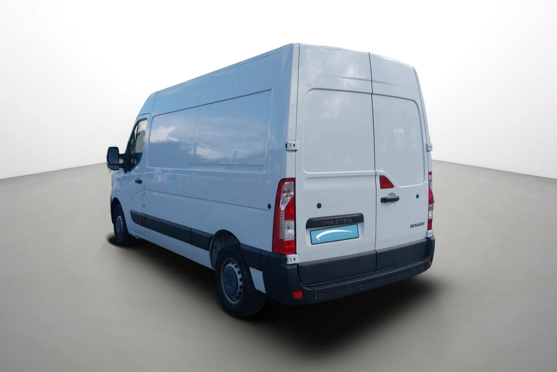 Vente en ligne Renault Master Fourgon MASTER FGN TRAC F3500 L2H2 BLUE DCI 135 au prix de 23 390 €