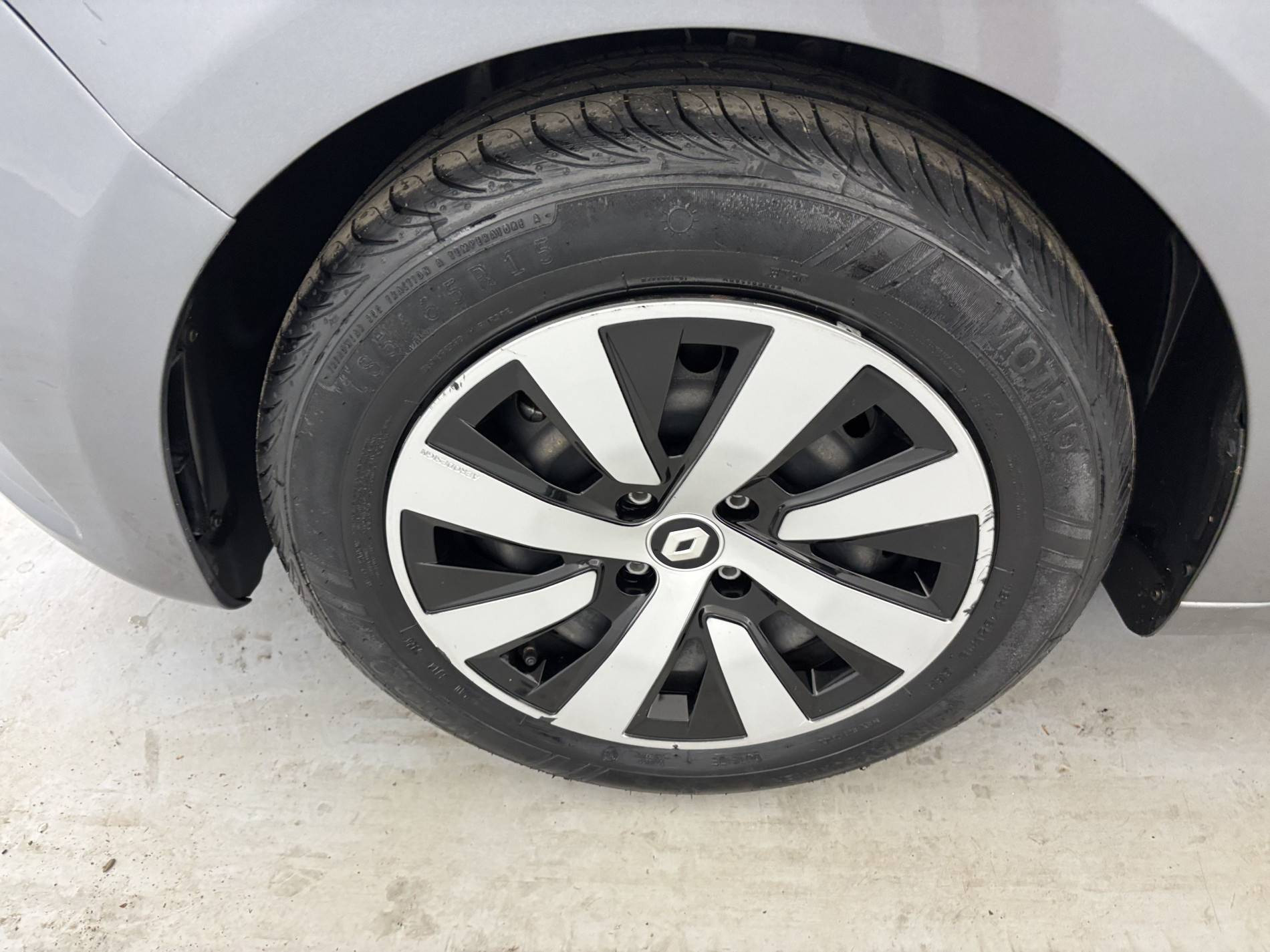 Vente en ligne Renault Clio 5 Clio E-Tech full hybrid 145 au prix de 14 990 €