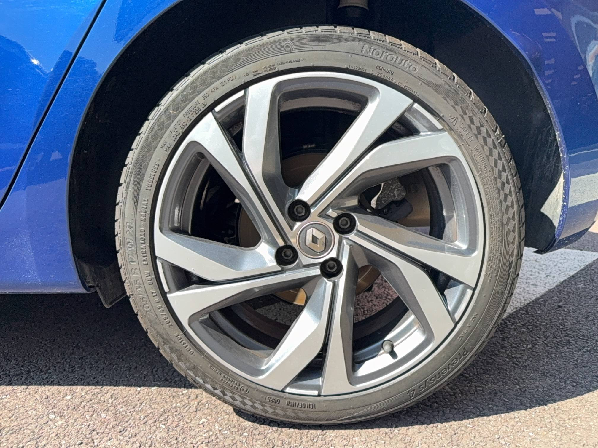 Vente en ligne Renault Clio 5 Clio TCe 140 - 21 au prix de 15 540 €