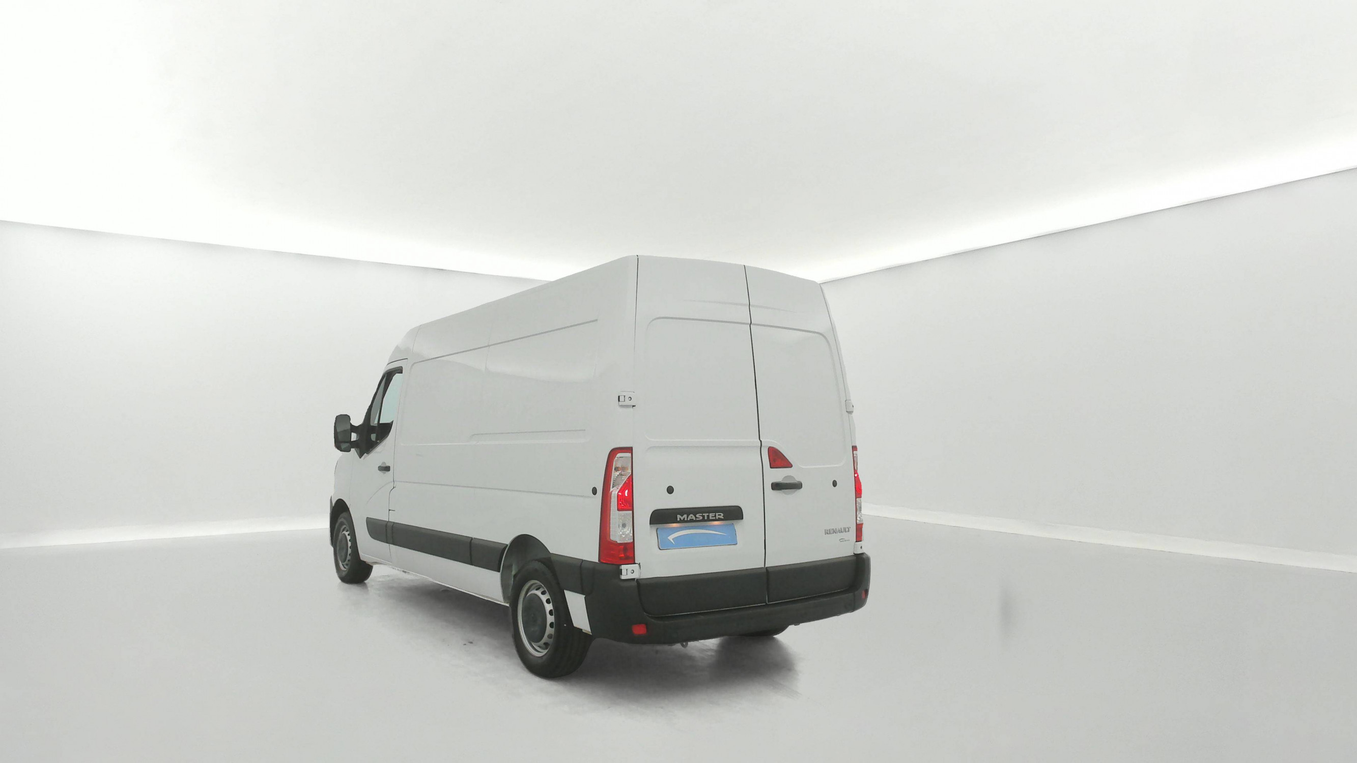 Vente en ligne Renault Master Fourgon MASTER FGN TRAC F3500 L2H2 BLUE DCI 135 au prix de 20 990 €