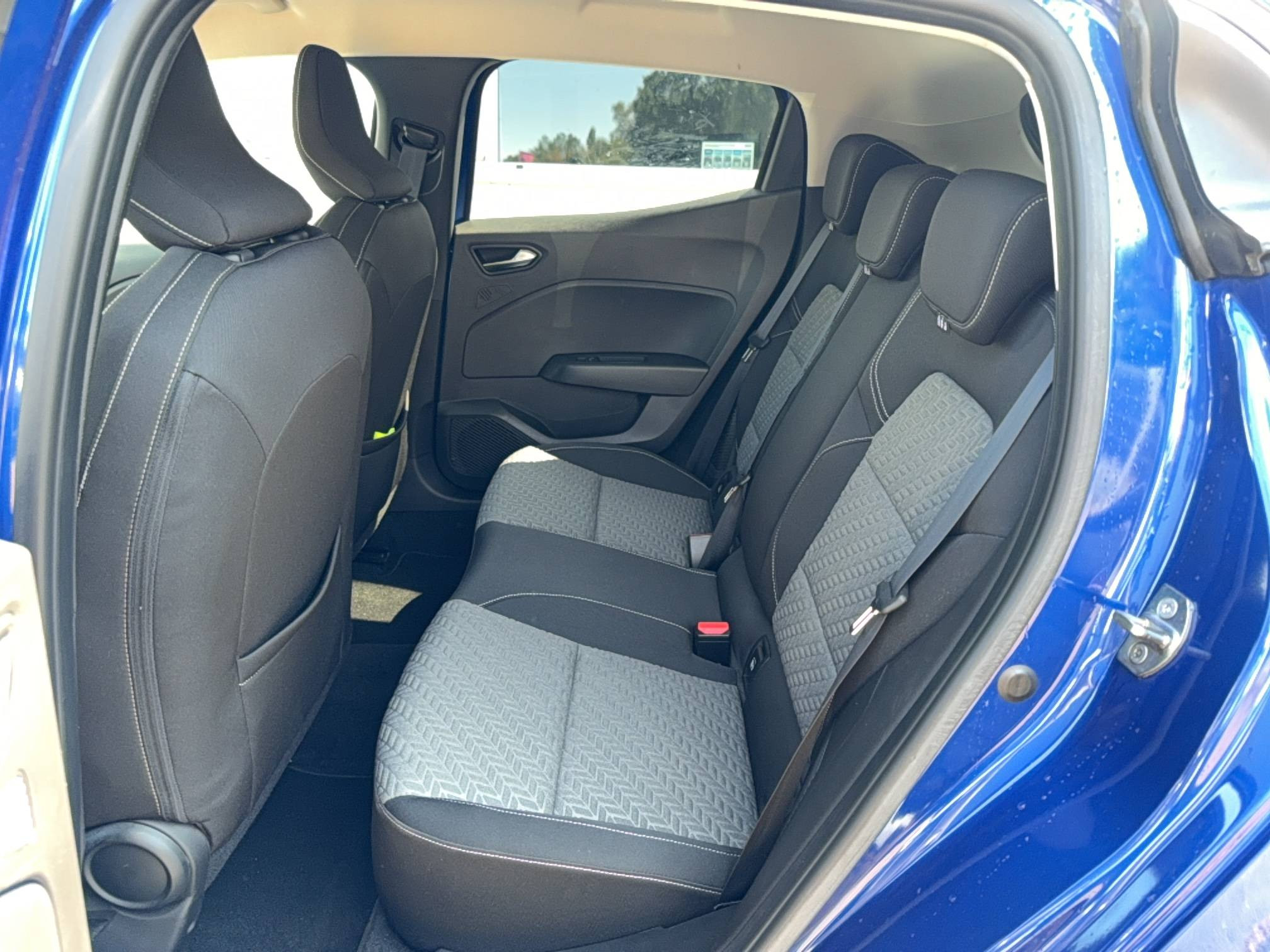 Vente en ligne Renault Clio 5 Clio E-Tech full hybrid 145 au prix de 15 990 €