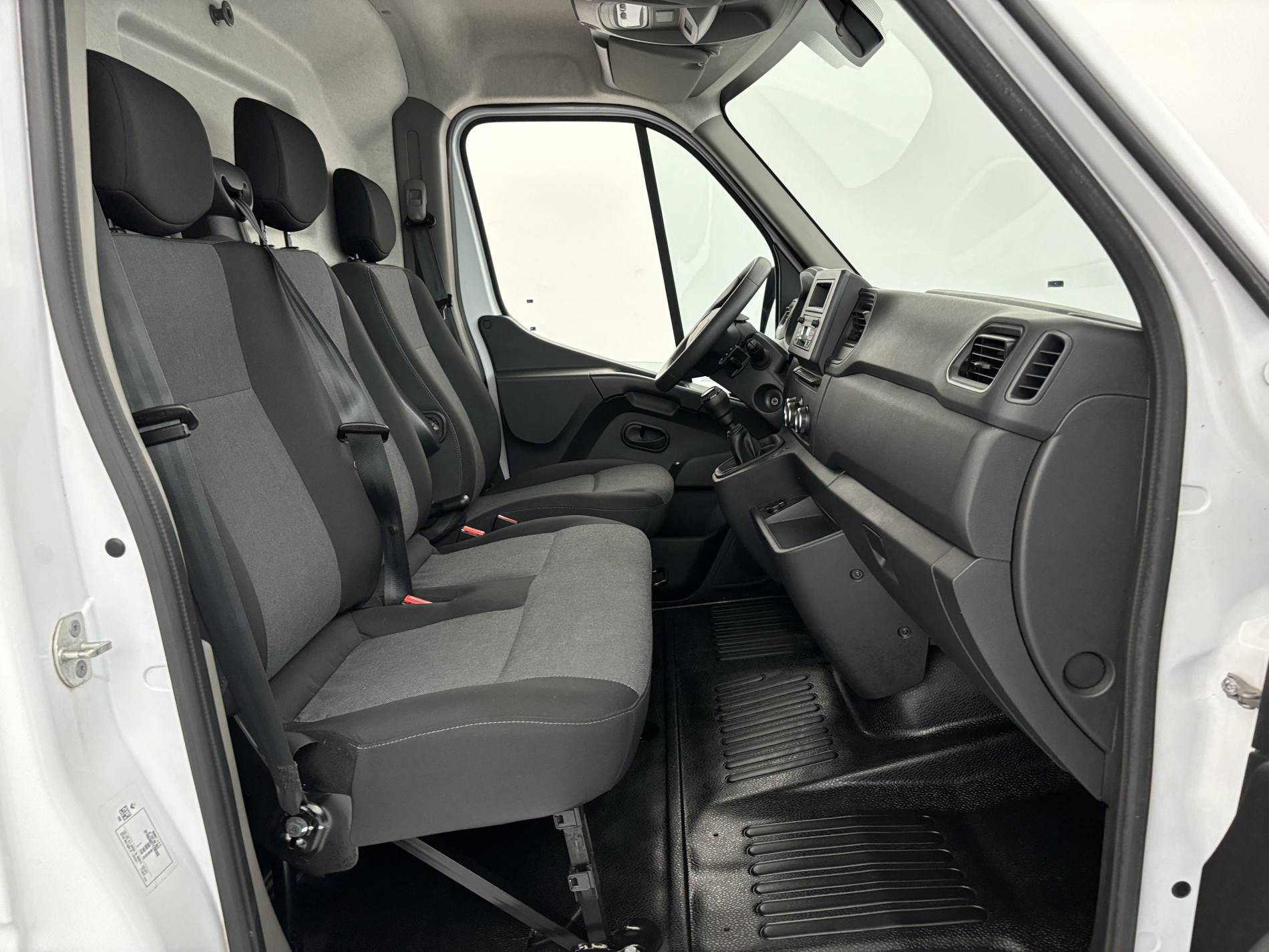 Vente en ligne Renault Master Fourgon MASTER FGN TRAC F3500 L2H2 BLUE DCI 135 au prix de 24 990 €
