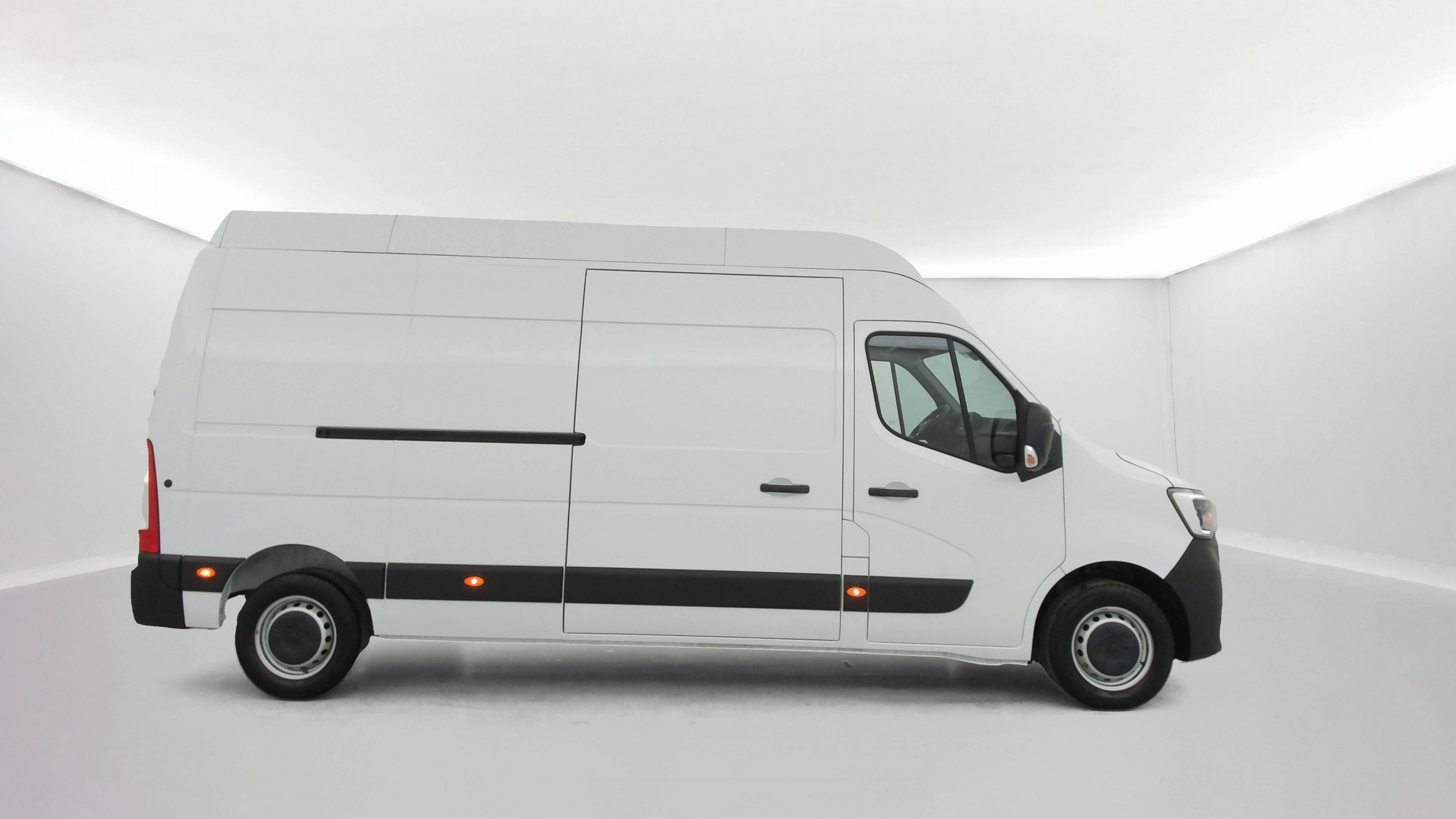 Vente en ligne Renault Master Fourgon MASTER FGN TRAC F3500 L3H3 BLUE DCI 135 au prix de 26 990 €