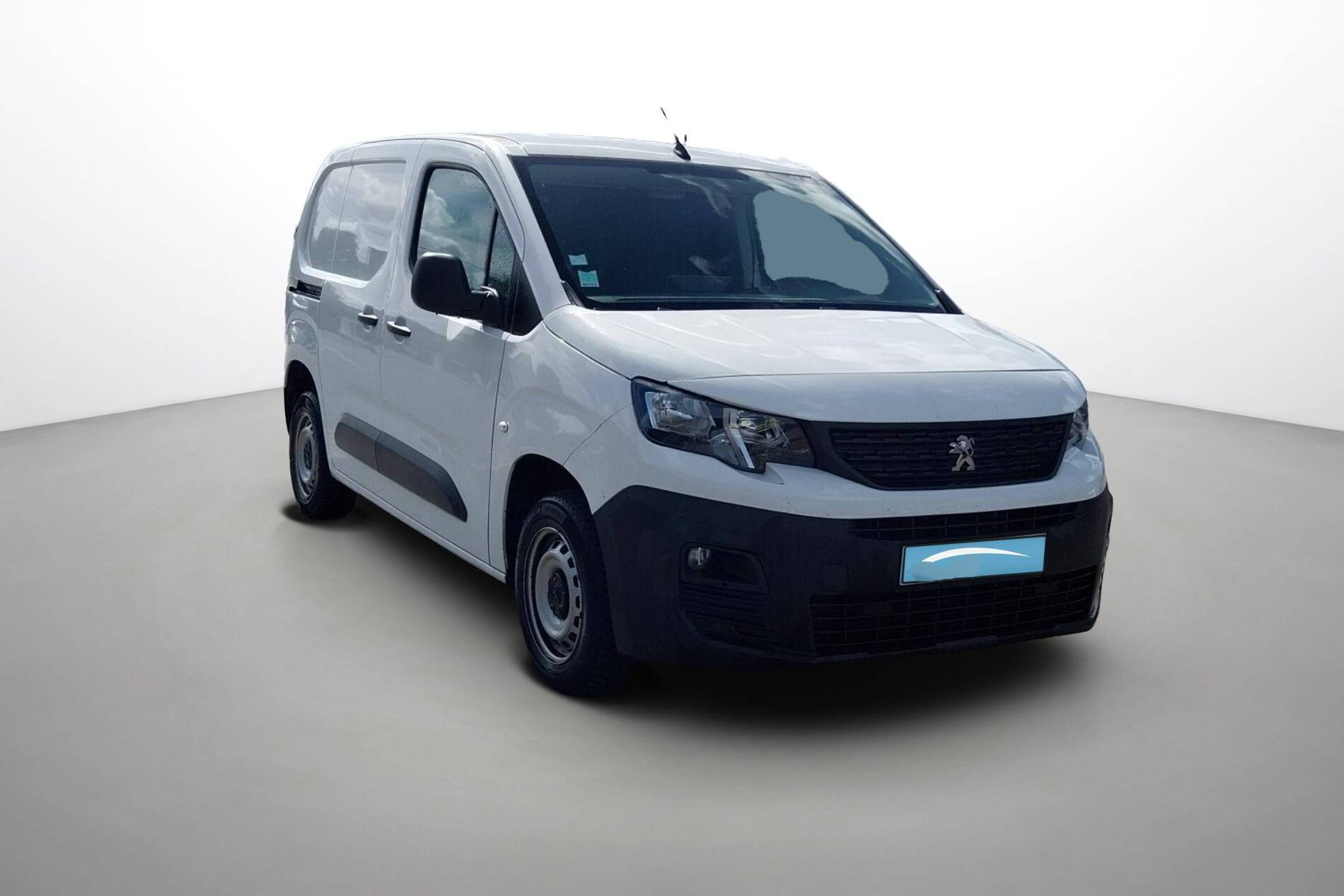 Vente en ligne Peugeot Partner Fourgon  STANDARD 650 KG BLUEHDI 100 S&S BVM5 au prix de 11 990 €