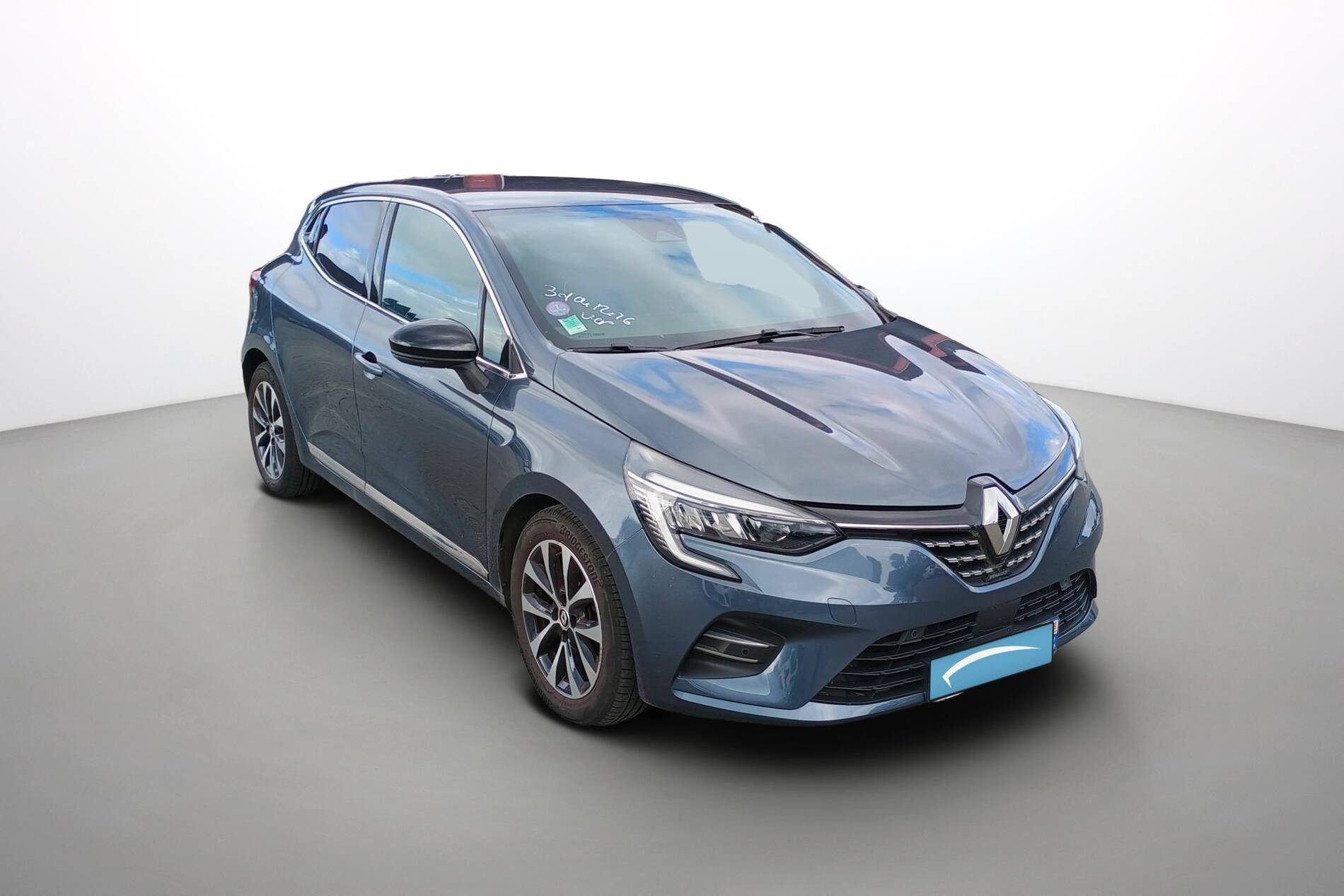 Vente en ligne Renault Clio 5 Clio TCe 90 - 21N au prix de 15 490 €