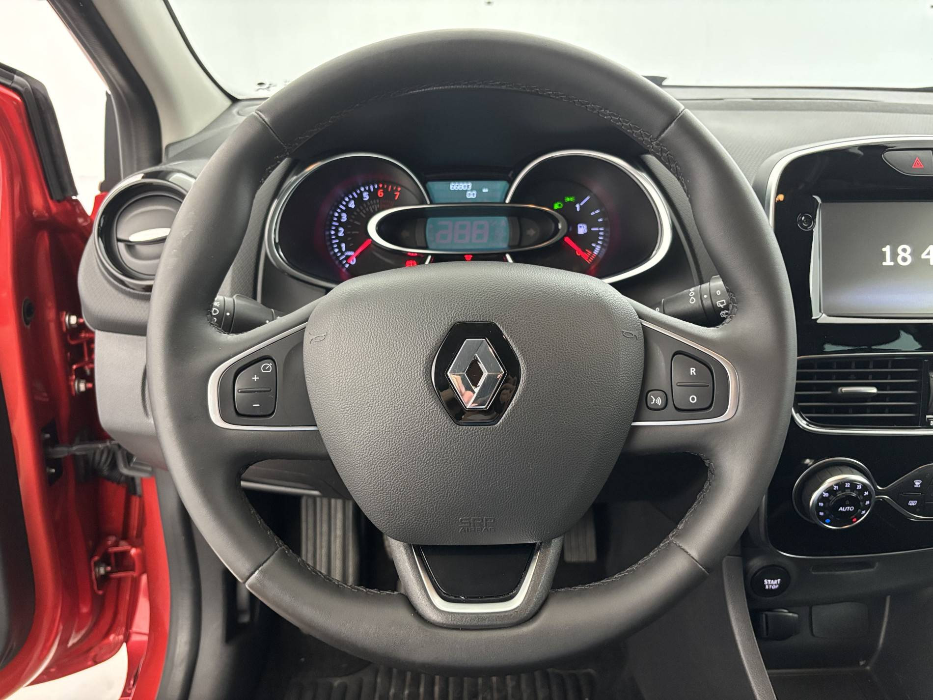 Vente en ligne Renault Clio 4 Clio TCe 90 E6C au prix de 11 790 €