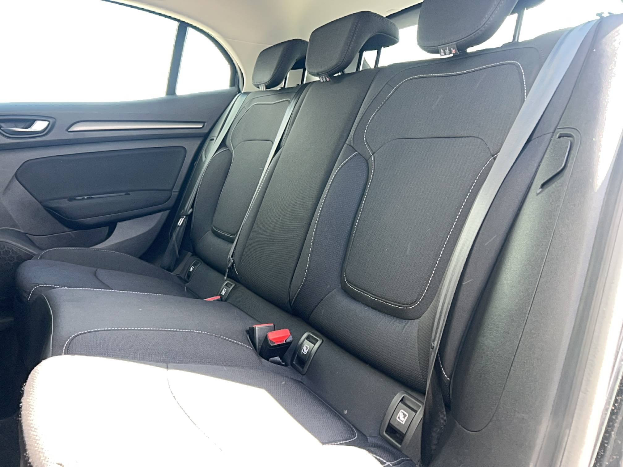 Vente en ligne Renault Megane 4 Mégane IV Berline Blue dCi 115 EDC au prix de 15 990 €