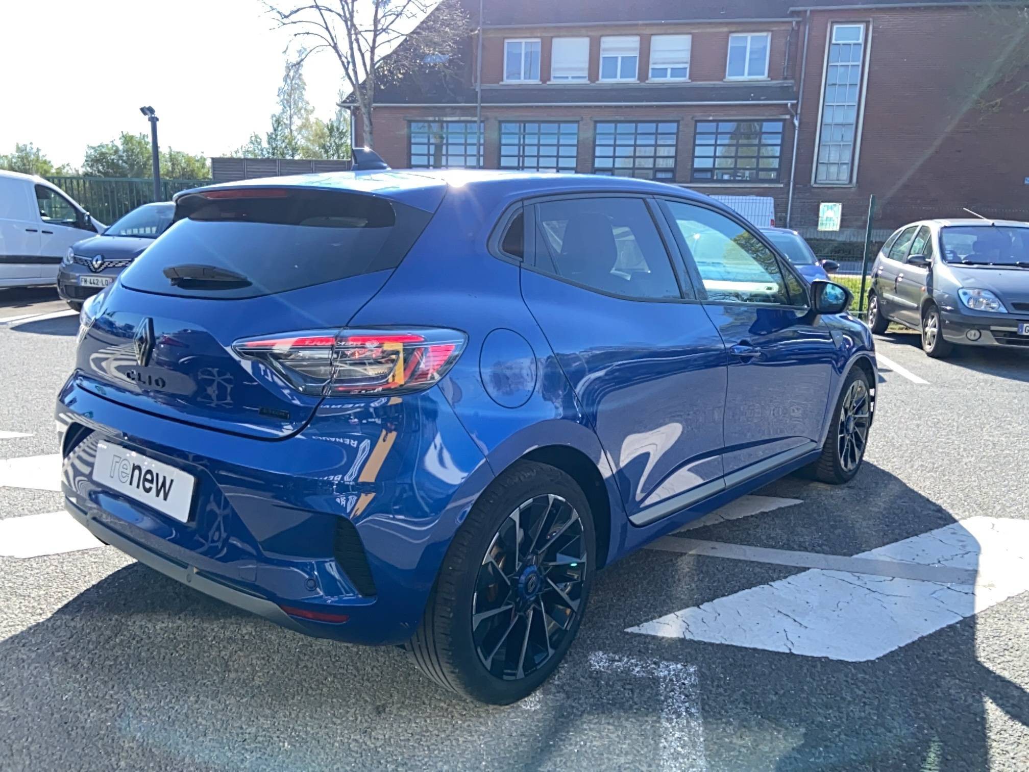 Vente en ligne Renault Clio 5 Clio E-Tech full hybrid 145 au prix de 20 990 €