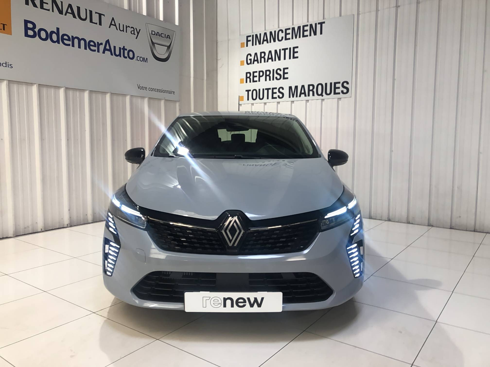 Vente en ligne Renault Clio 5 Clio TCe 90 au prix de 15 990 €