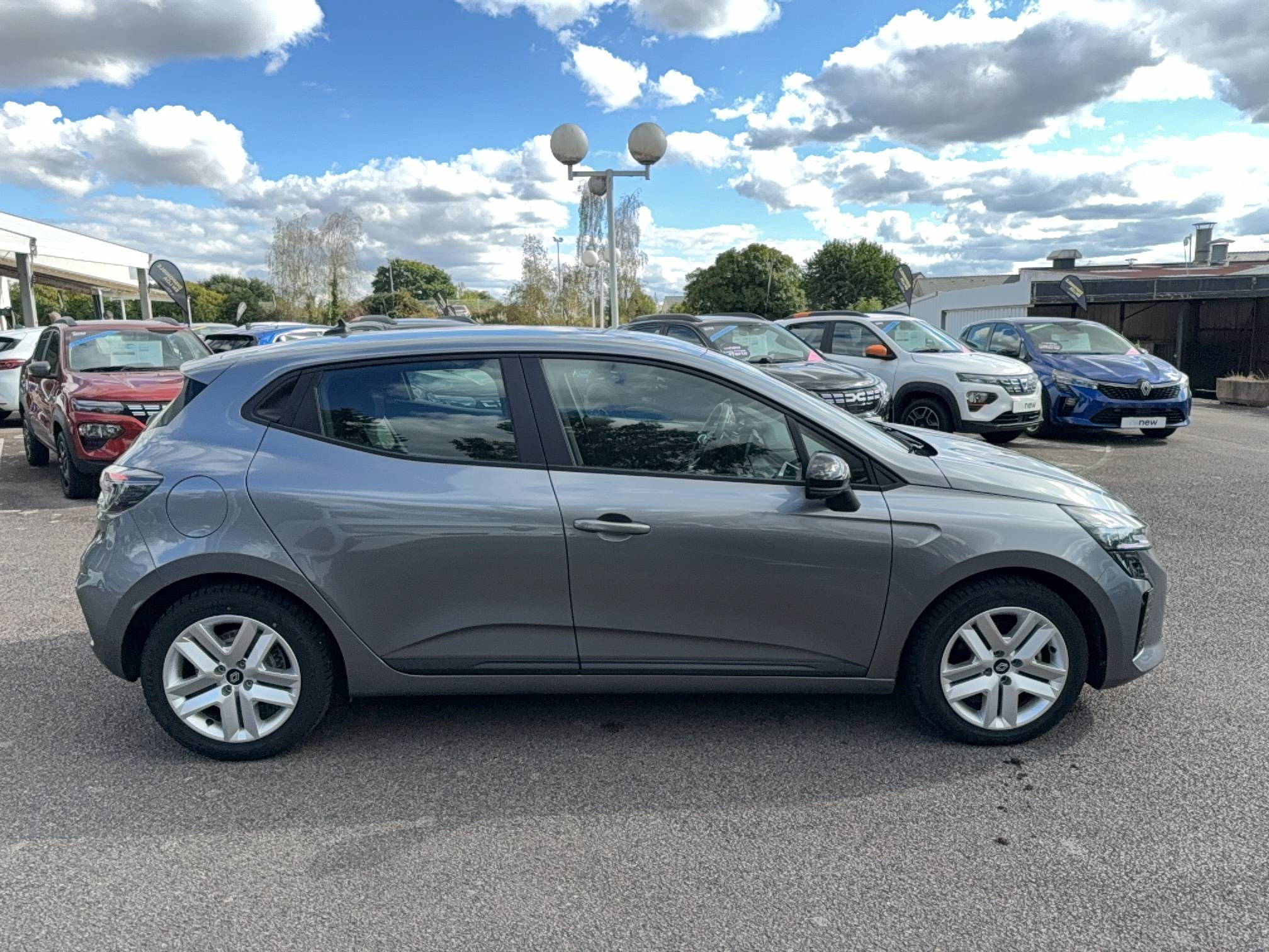 Vente en ligne Renault Clio 5 Clio dCi 100 au prix de 13 990 €