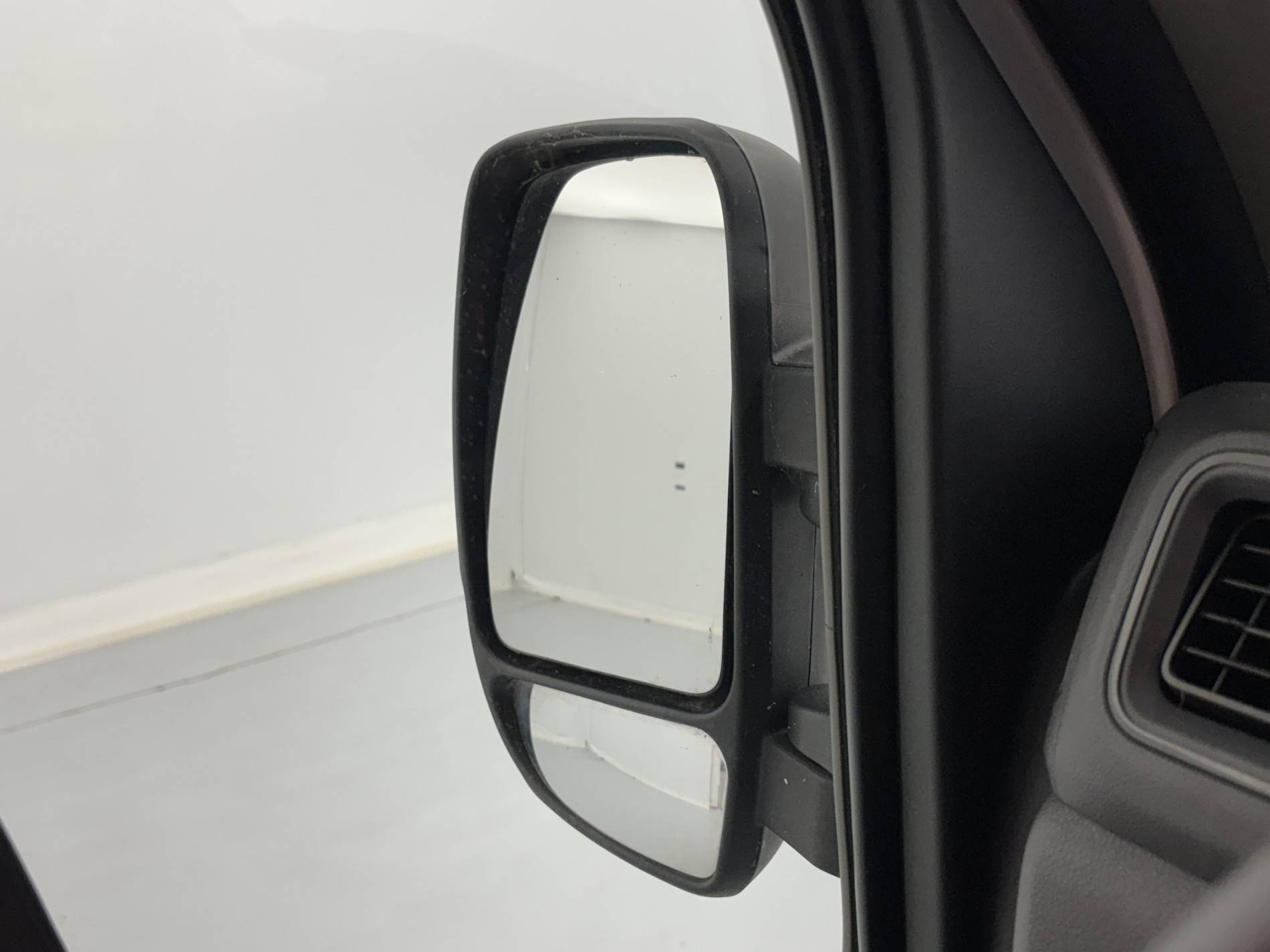 Vente en ligne Renault Master Fourgon MASTER FGN TRAC F3500 L2H2 BLUE DCI 135 au prix de 22 990 €