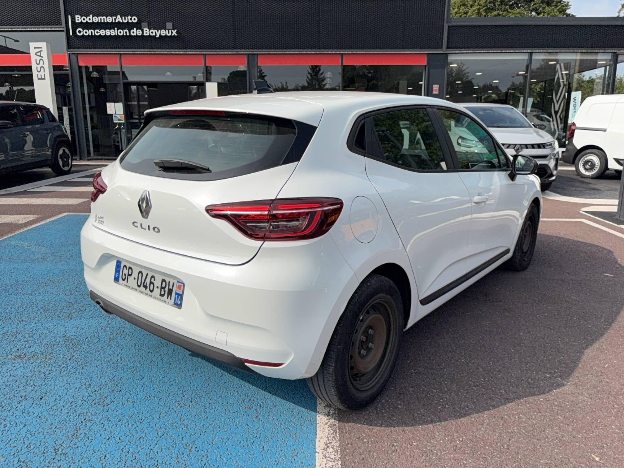 Vente en ligne Renault Clio 5 Clio TCe 90 au prix de 12 990 €