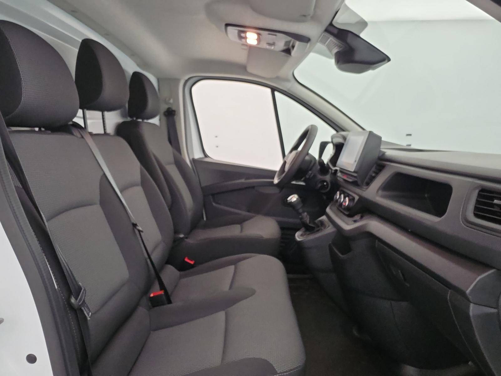Vente en ligne Renault Trafic 3 Fourgon TRAFIC FG BLUE DCI 150 L1H1 2T8 GSR2 au prix de 23 940 €