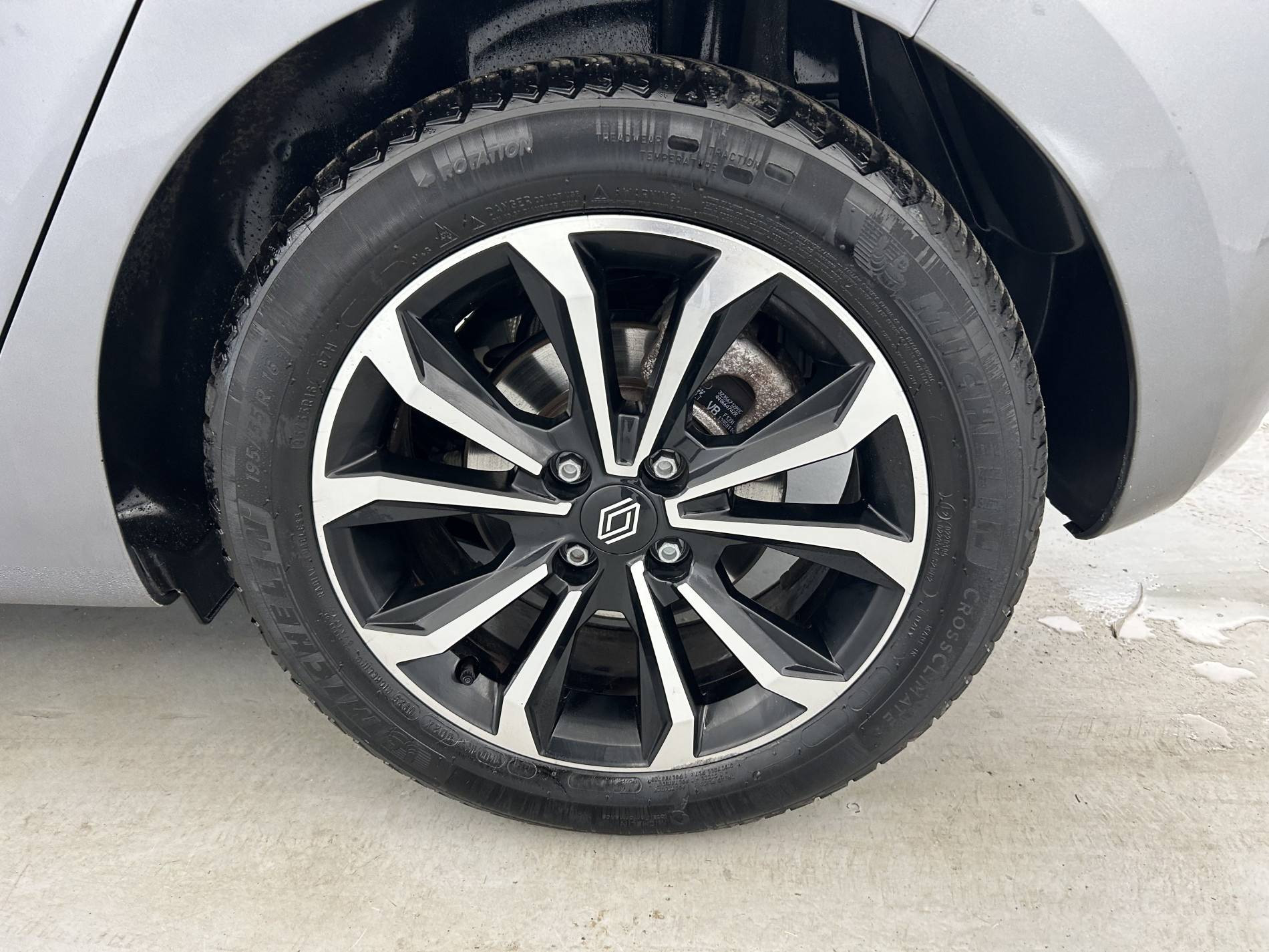 Vente en ligne Renault Clio 5 Clio E-Tech full hybrid 145 au prix de 18 390 €