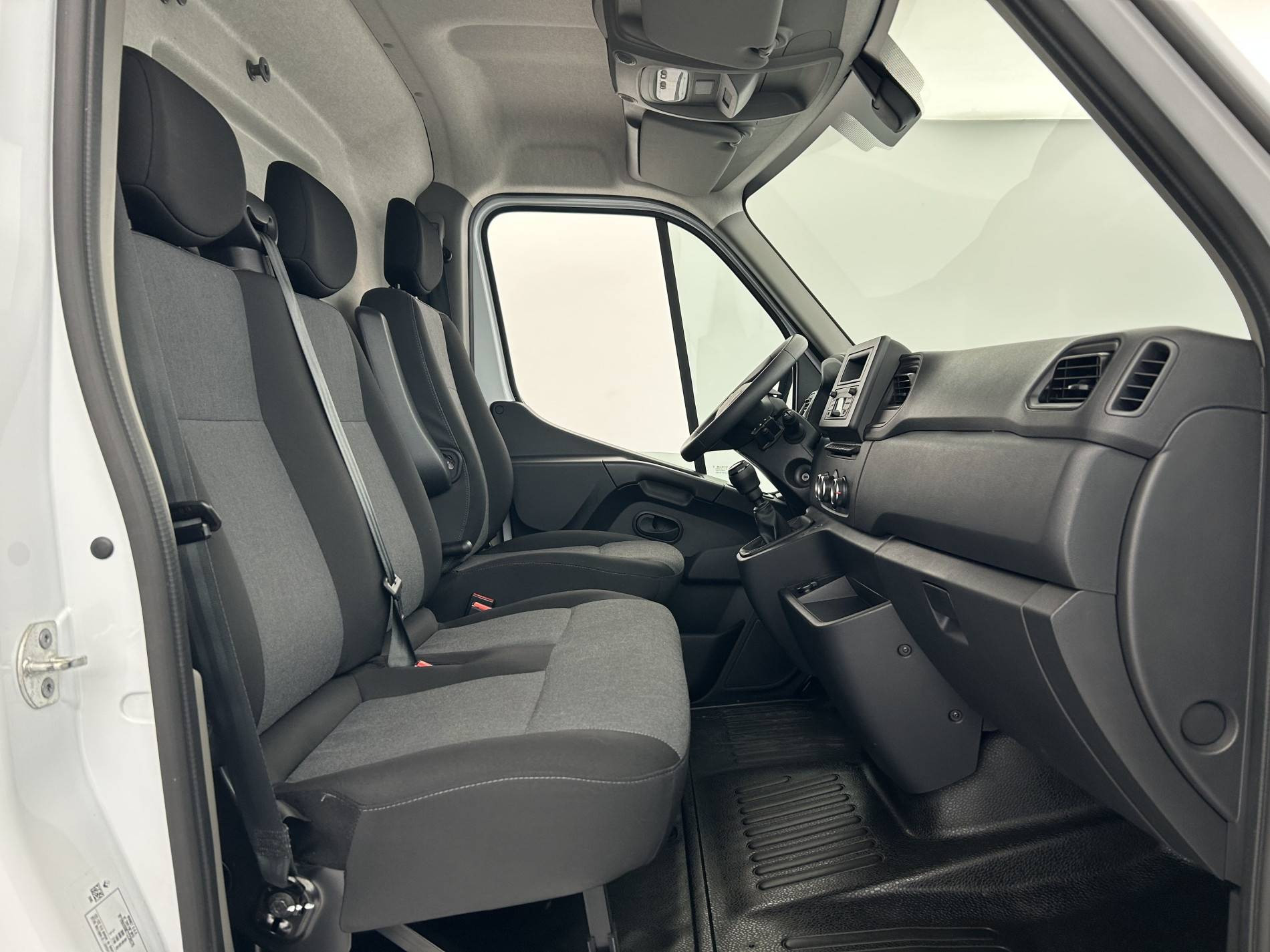 Vente en ligne Renault Master Fourgon MASTER FGN TRAC F3500 L2H2 BLUE DCI 135 au prix de 25 500 €