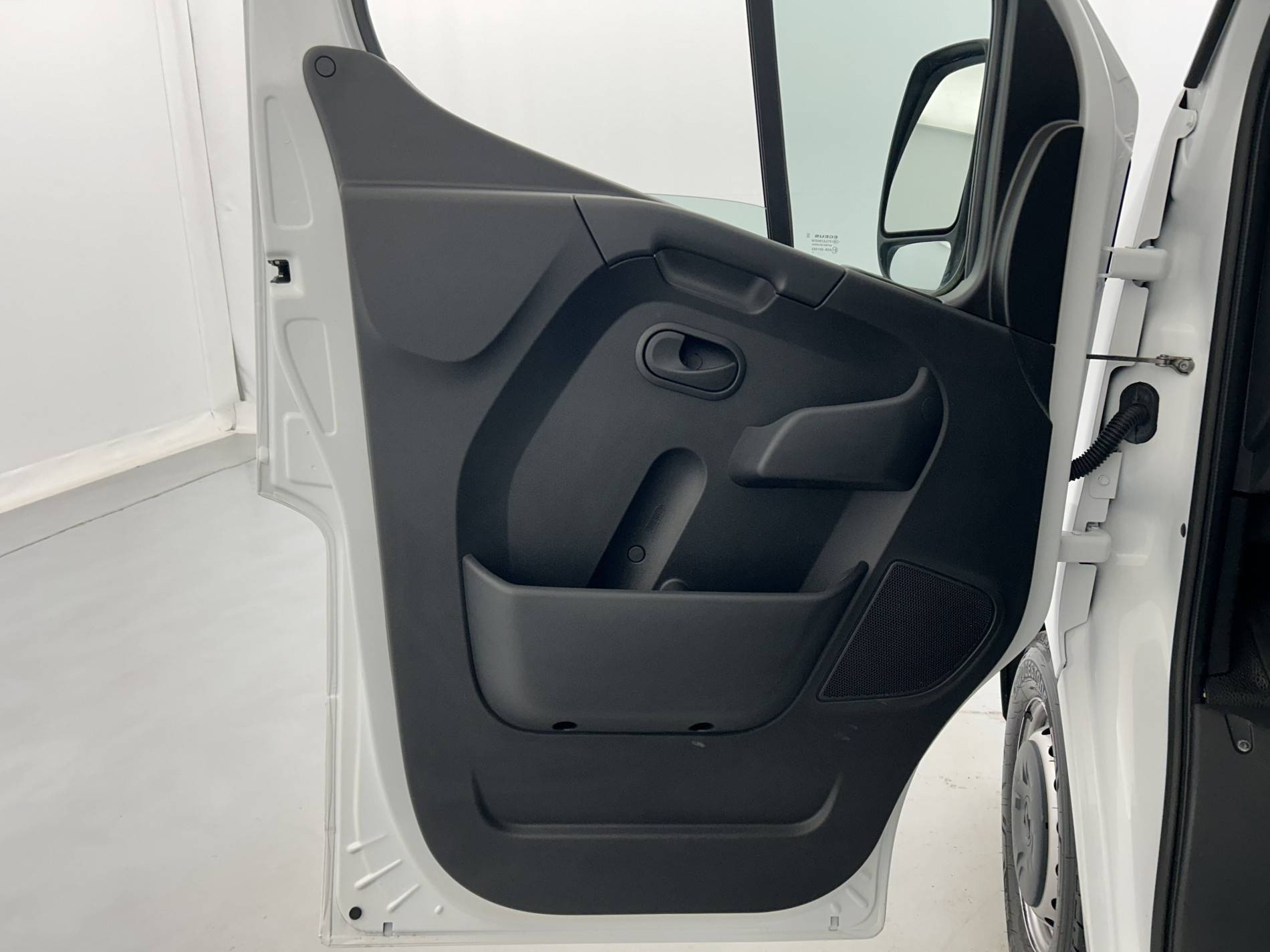 Vente en ligne Renault Master Fourgon MASTER FGN TRAC F3500 L2H2 BLUE DCI 135 au prix de 25 999 €