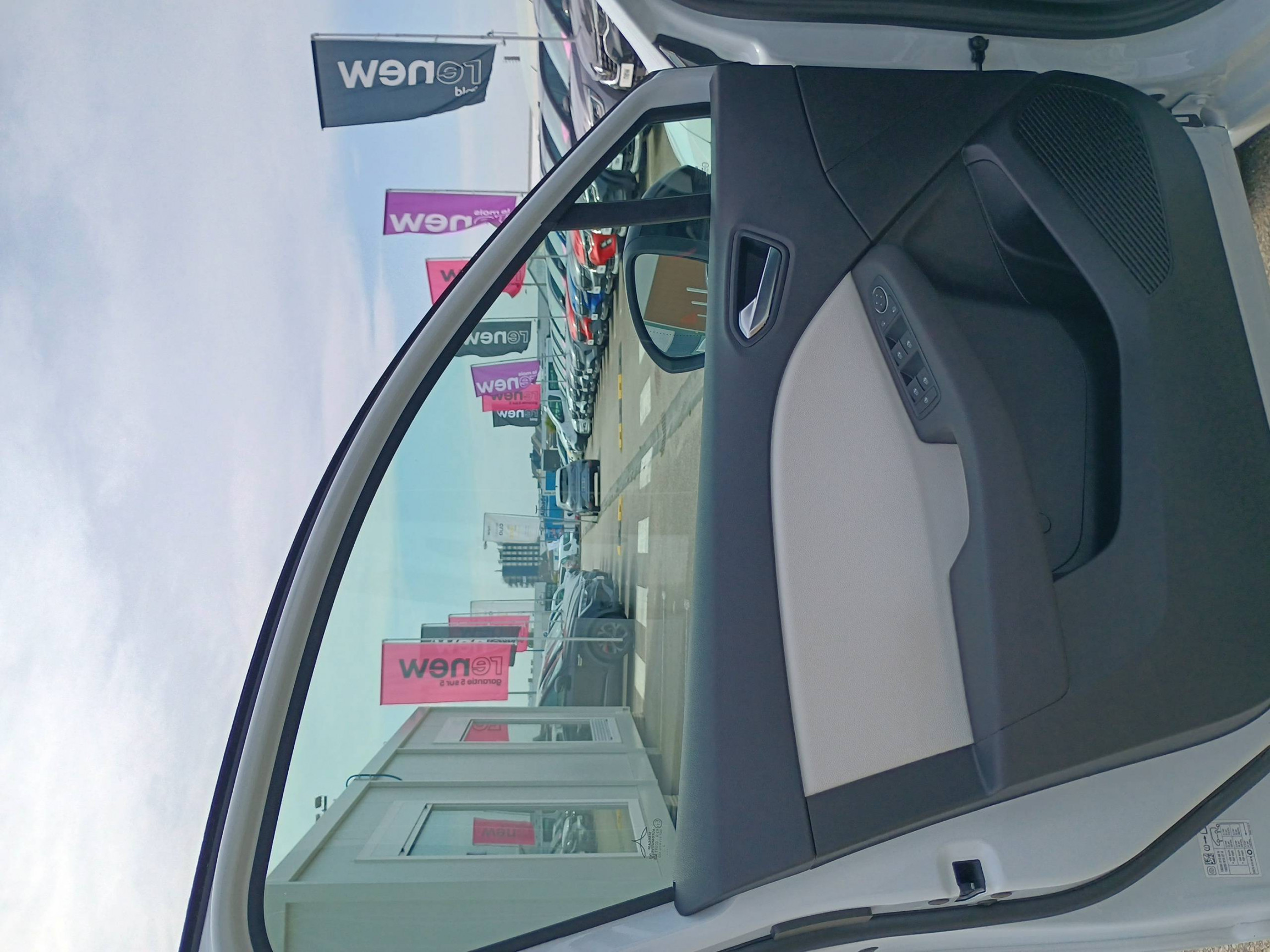 Vente en ligne Renault Clio 5 Clio E-Tech full hybrid 145 au prix de 16 990 €