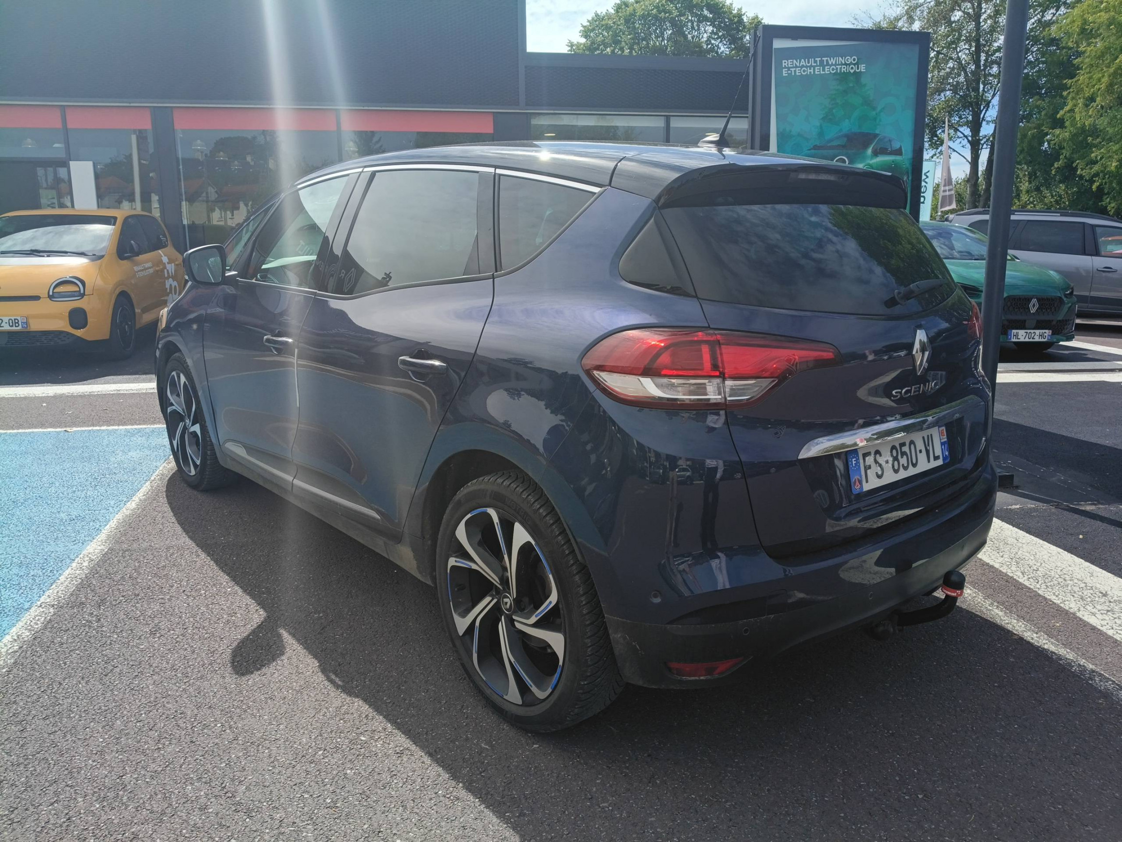 Vente en ligne Renault Scenic 4 Scenic Blue dCi 120 au prix de 14 990 €