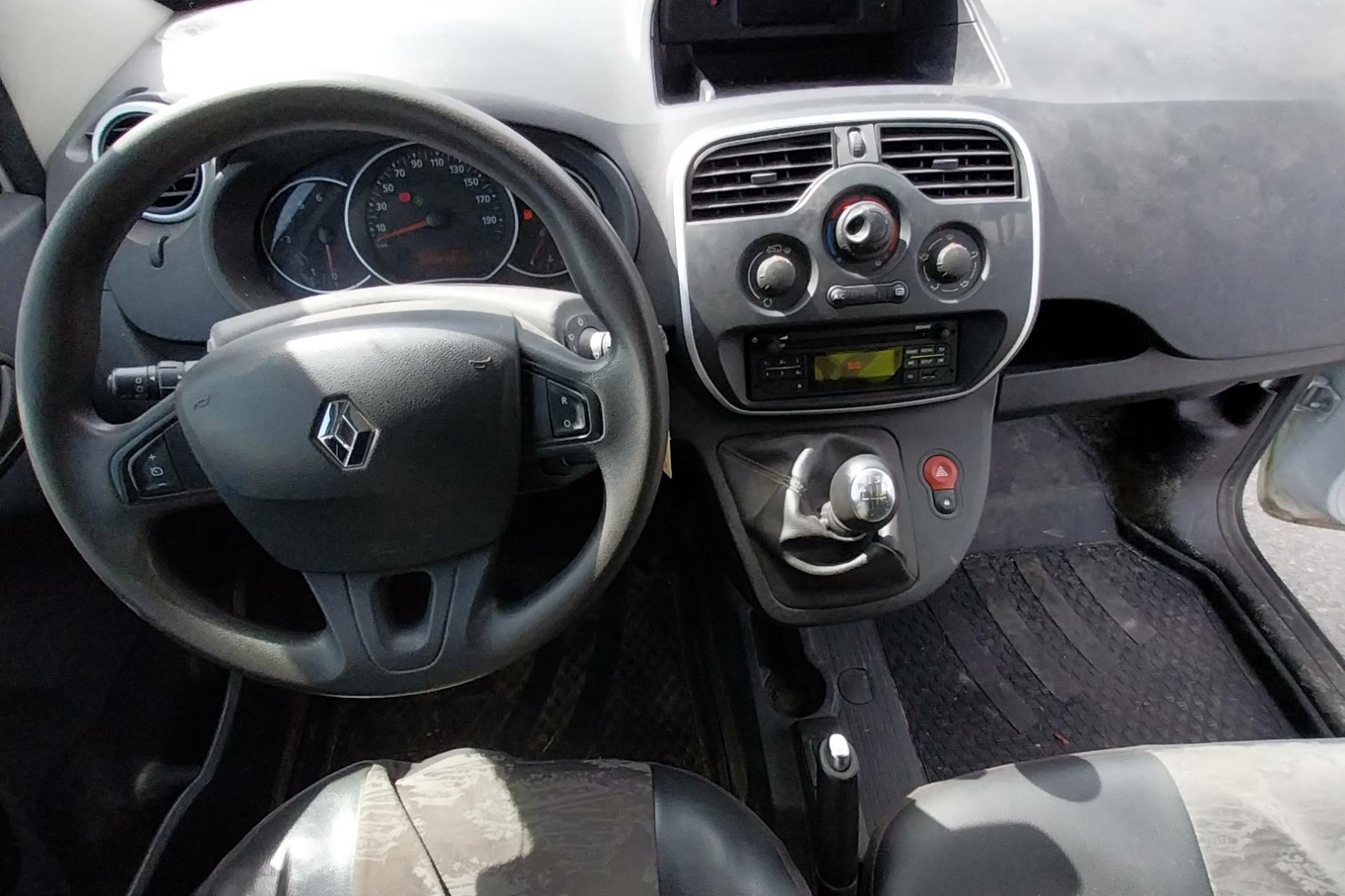 Vente en ligne Renault Kangoo Express  BLUE DCI 80 au prix de 11 790 €