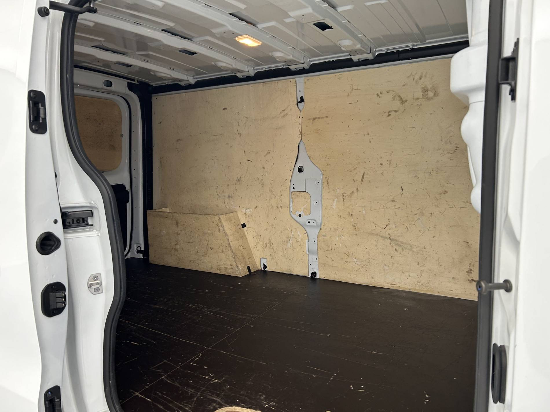 Vente en ligne Renault Trafic 3 Fourgon TRAFIC FGN L2H1 3000 KG BLUE DCI 130 au prix de 22 790 €