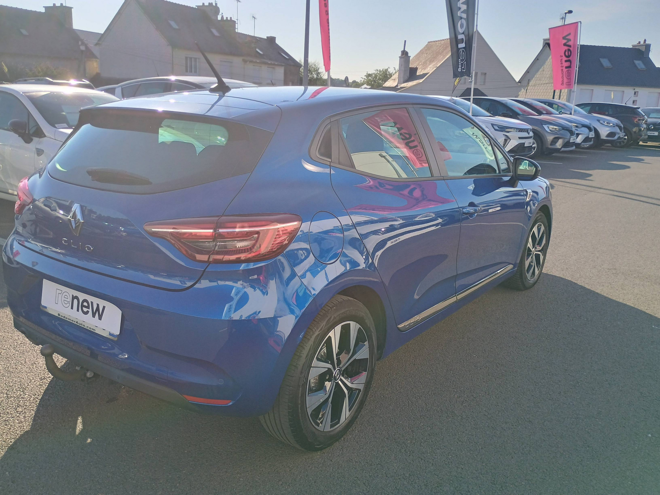 Vente en ligne Renault Clio 5 Clio TCe 90 - 21N au prix de 13 390 €