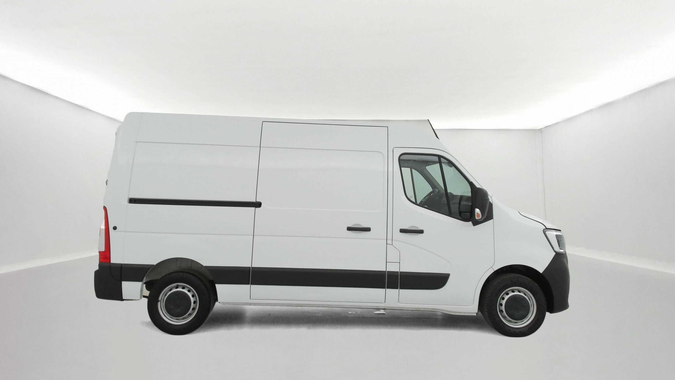 Vente en ligne Renault Master Fourgon MASTER FGN TRAC F3500 L2H2 BLUE DCI 135 au prix de 23 880 €