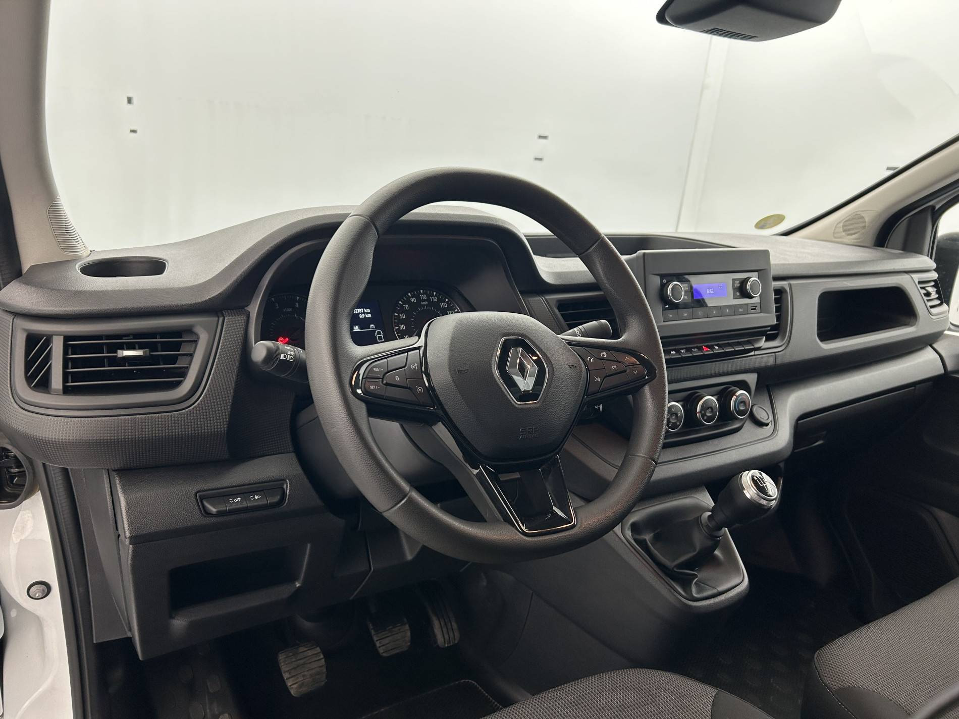 Vente en ligne Renault Trafic 3 Fourgon TRAFIC FG BLUE DCI 130 L1H1 3T GSR2 au prix de 26 750 €