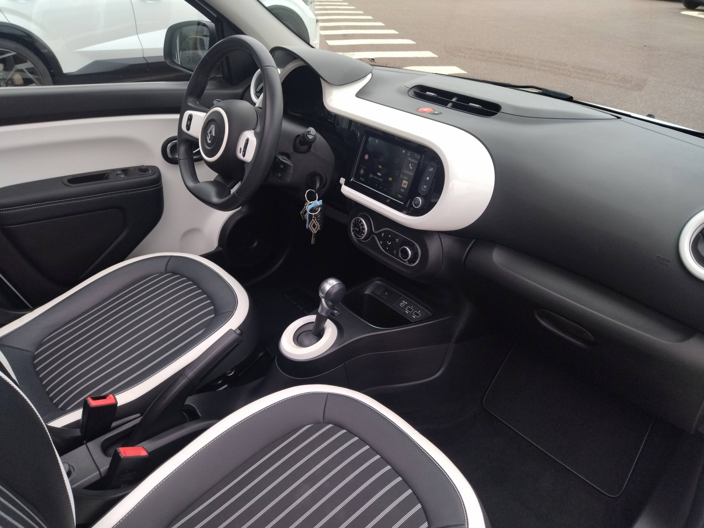Vente en ligne Renault Twingo Electrique Twingo III E-Tech au prix de 12 189 €
