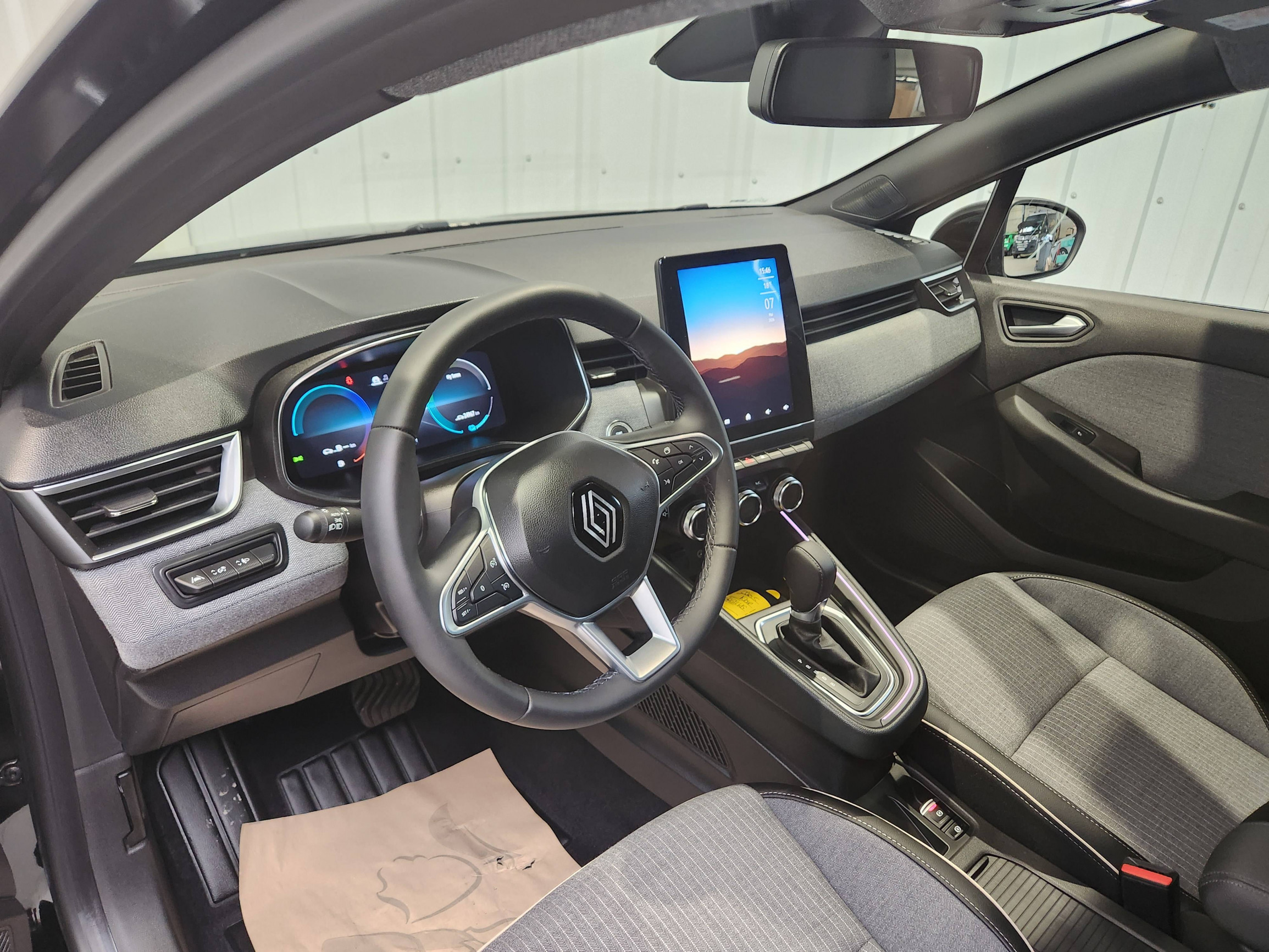 Vente en ligne Renault Clio 5 Clio E-Tech full hybrid 145 au prix de 18 890 €