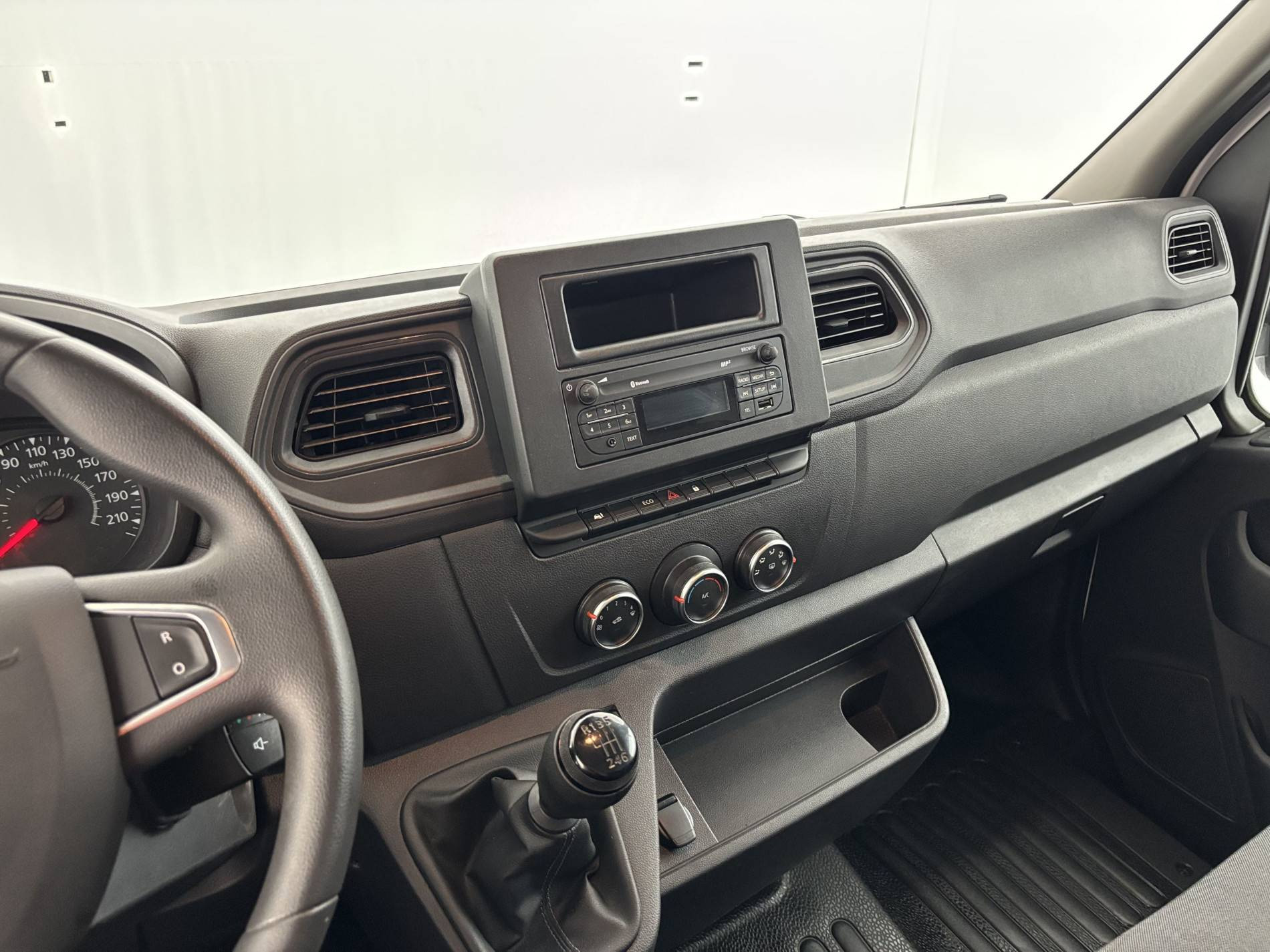 Vente en ligne Renault Master Fourgon MASTER FGN TRAC F3500 L2H2 BLUE DCI 135 au prix de 22 990 €