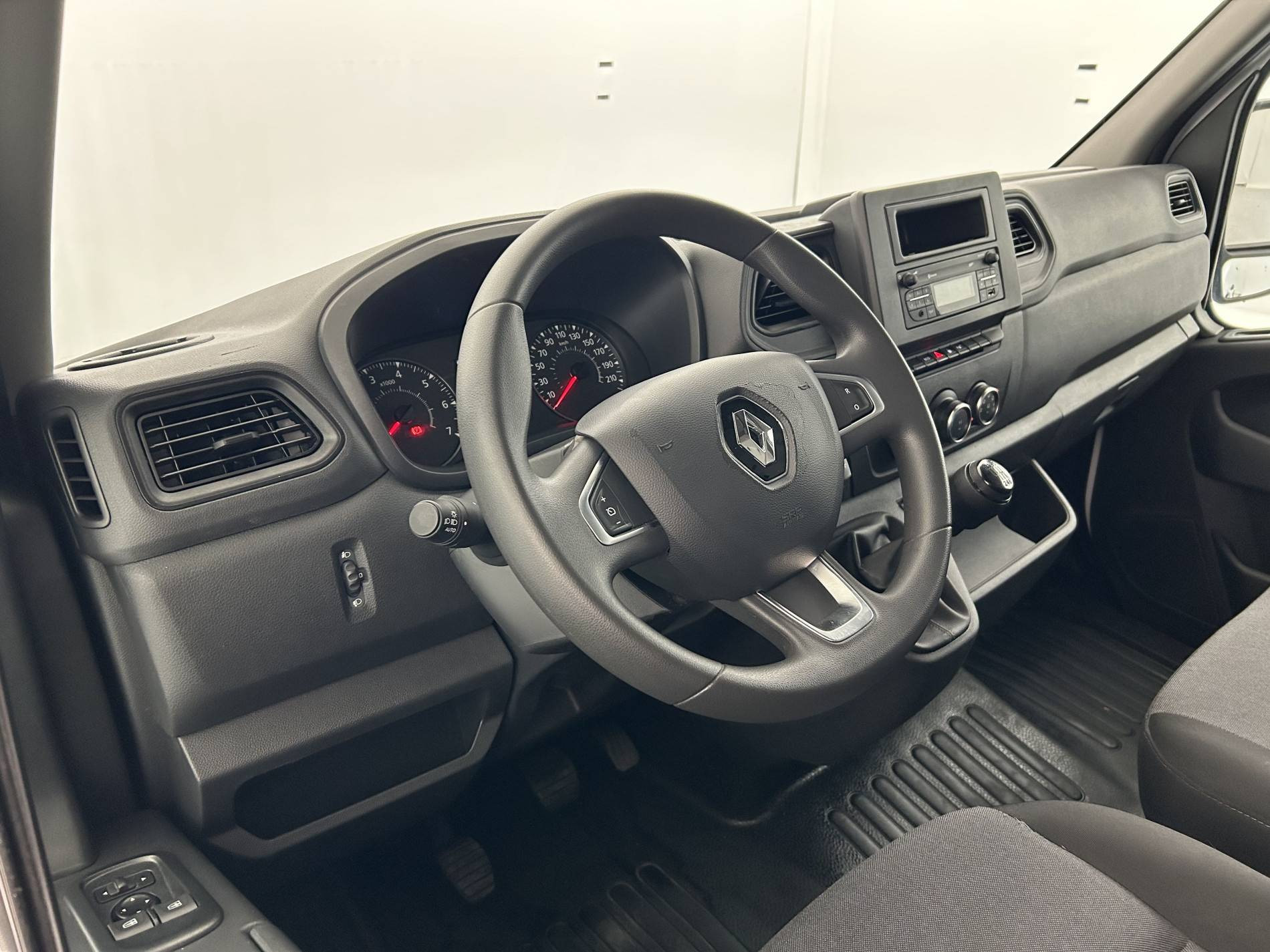 Vente en ligne Renault Master Fourgon MASTER FGN TRAC F3500 L2H2 BLUE DCI 135 au prix de 24 590 €