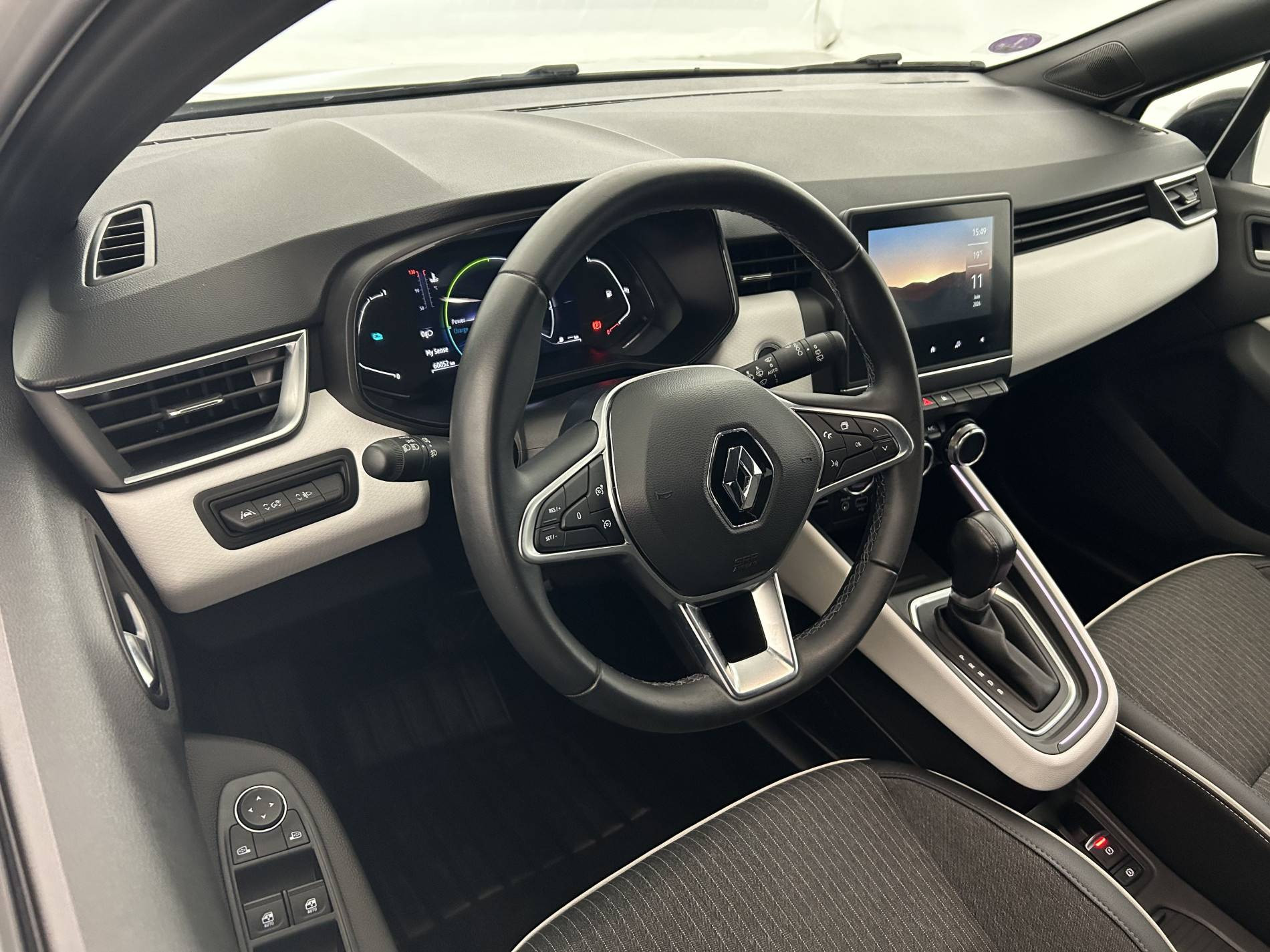 Vente en ligne Renault Clio 5 Clio E-Tech full hybrid 145 au prix de 16 990 €
