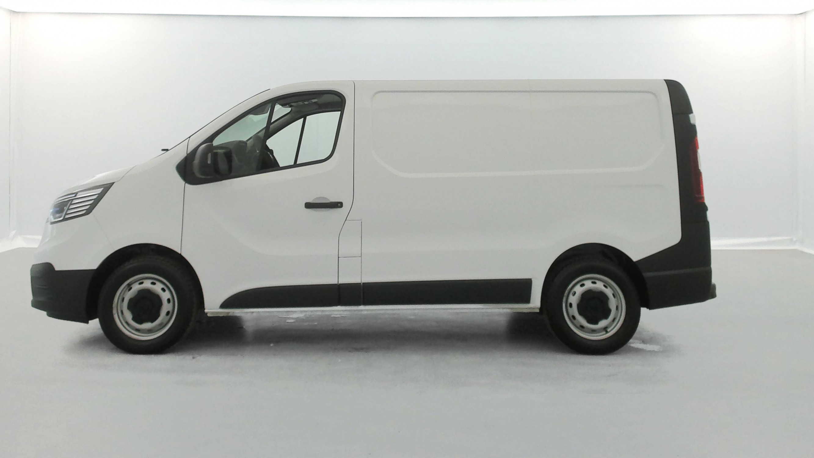 Vente en ligne Renault Trafic 3 Fourgon TRAFIC FG BLUE DCI 130 L1H1 3T GSR2 au prix de 23 990 €