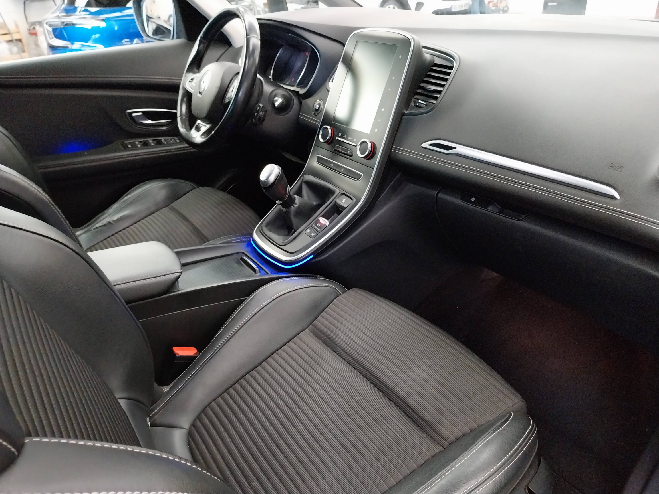 Vente en ligne Renault Scenic 4 Scenic Blue dCi 150 au prix de 14 990 €